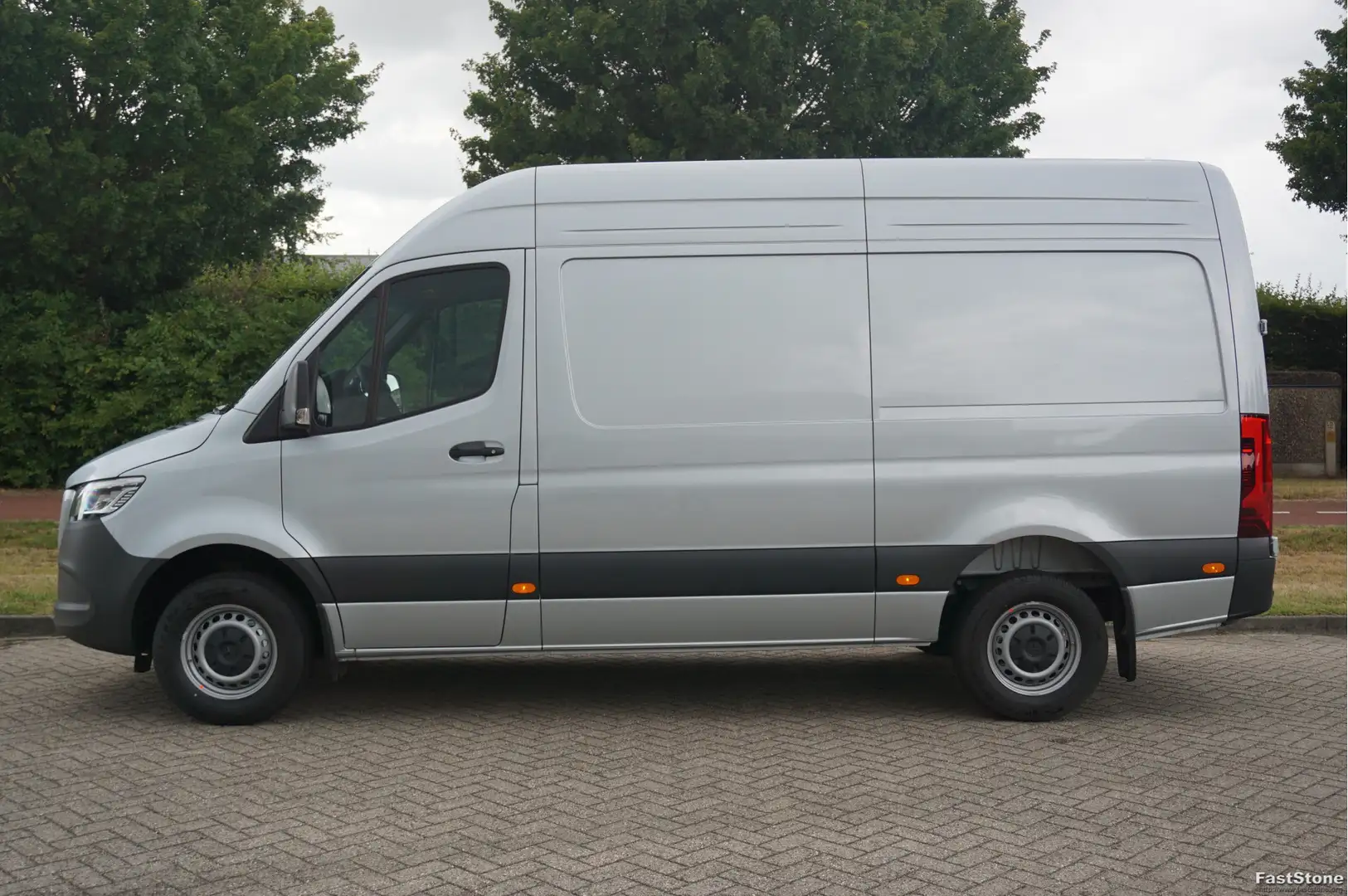 Mercedes-Benz Sprinter 317CDI Pro L2H2 BPM VRIJ!! 10.25" Mbux Cam, Gev. S Zilver - 2