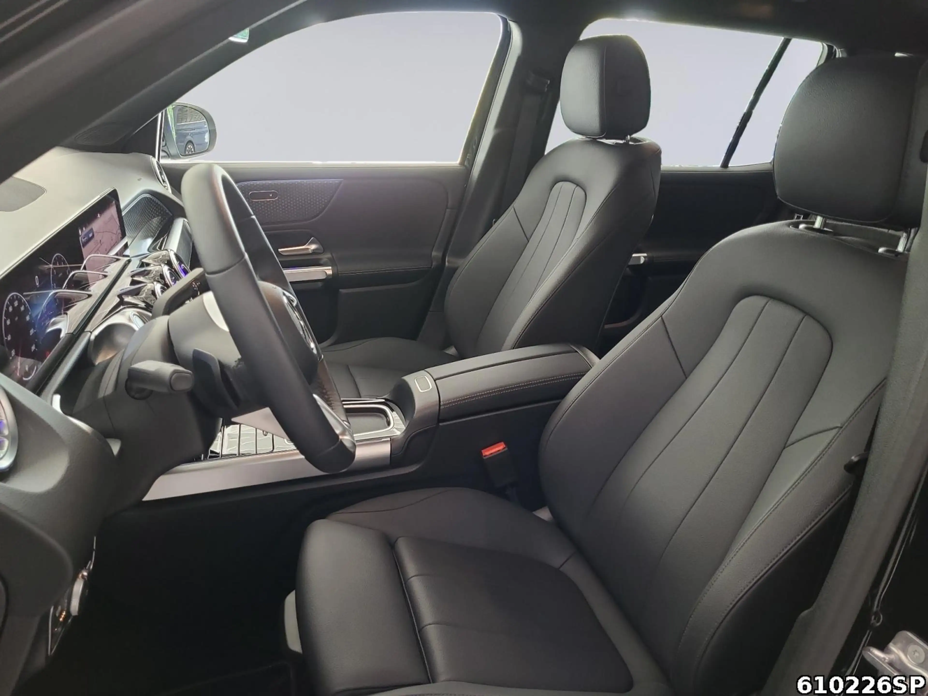 Mercedes-Benz GLB 200 Progressive AHK Distronic Kamera Keyless — photo 11