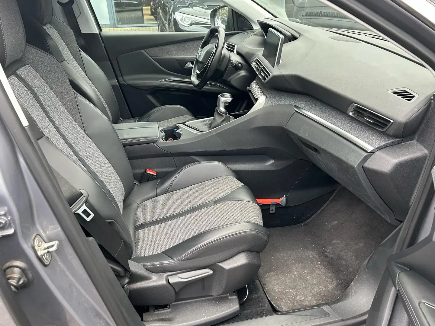 Peugeot 3008 1.2 PureTech GT Line | Navigataie | Camera | Clima Grijs - 2