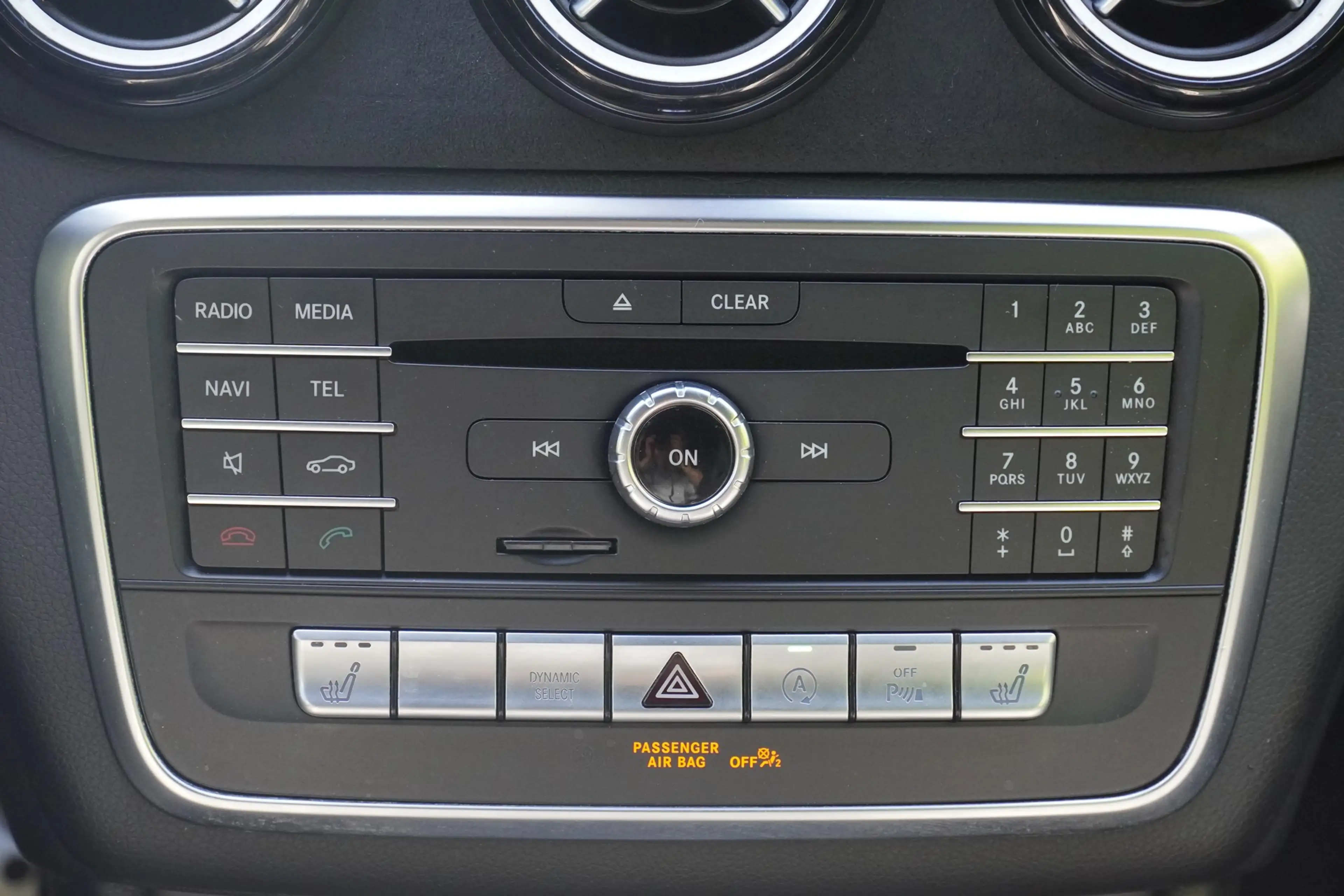 Mercedes-Benz CLA 220 4Matic AMG Line LED AHK Tempomat Navi — photo 12