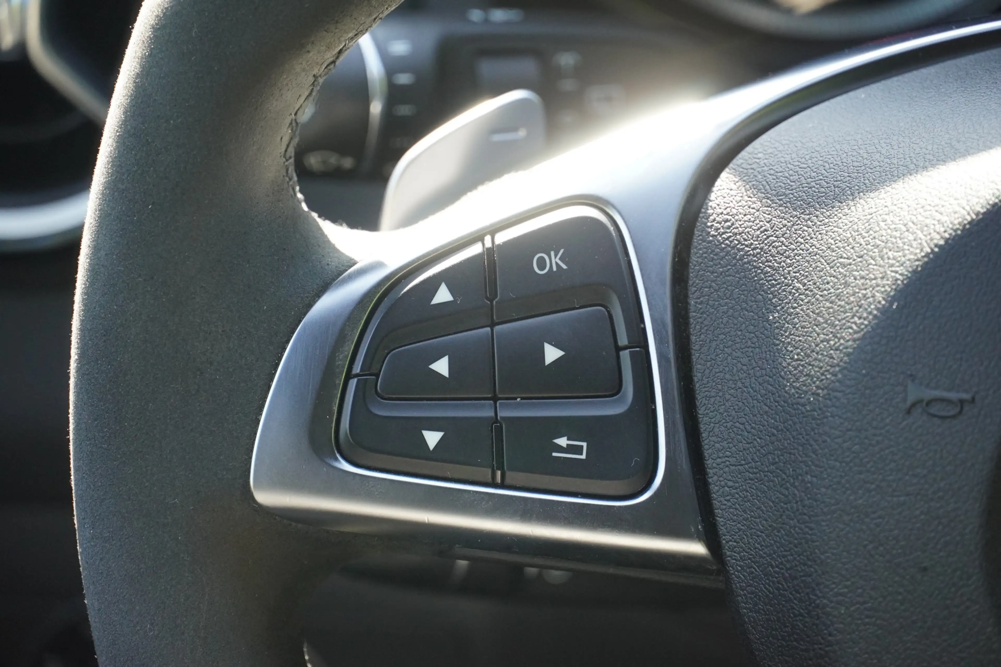 Mercedes-Benz CLA 220 4Matic AMG Line LED AHK Tempomat Navi — photo 14