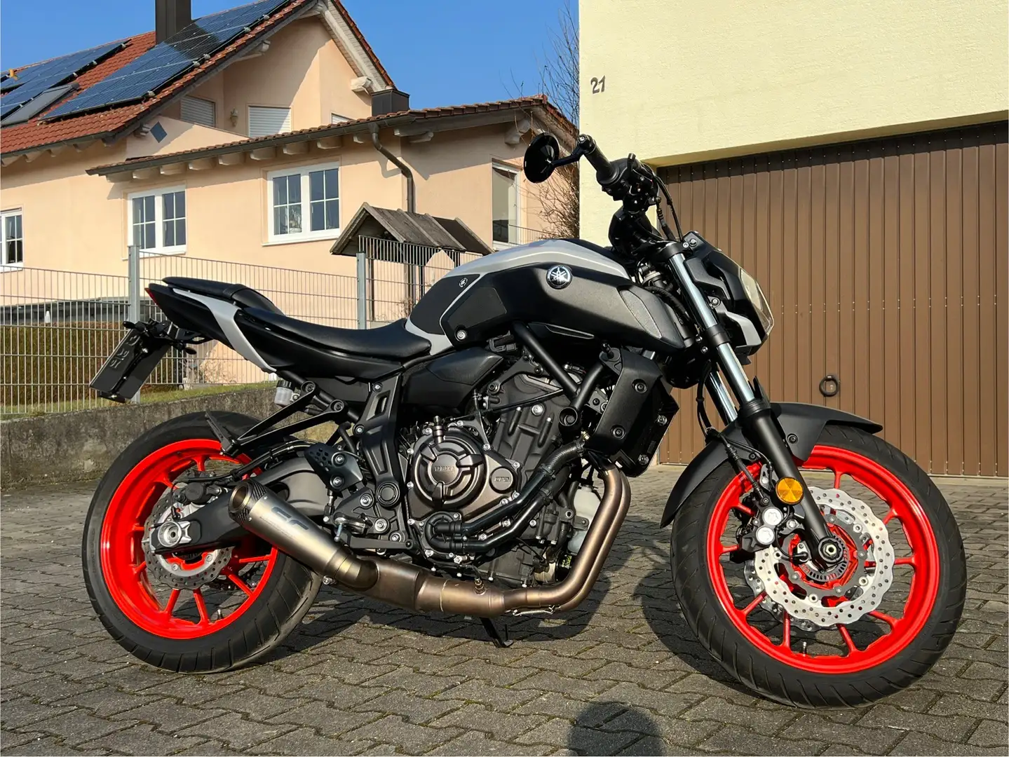 Yamaha MT-07 1. Hand - mit viel Zubehör Grau - 1