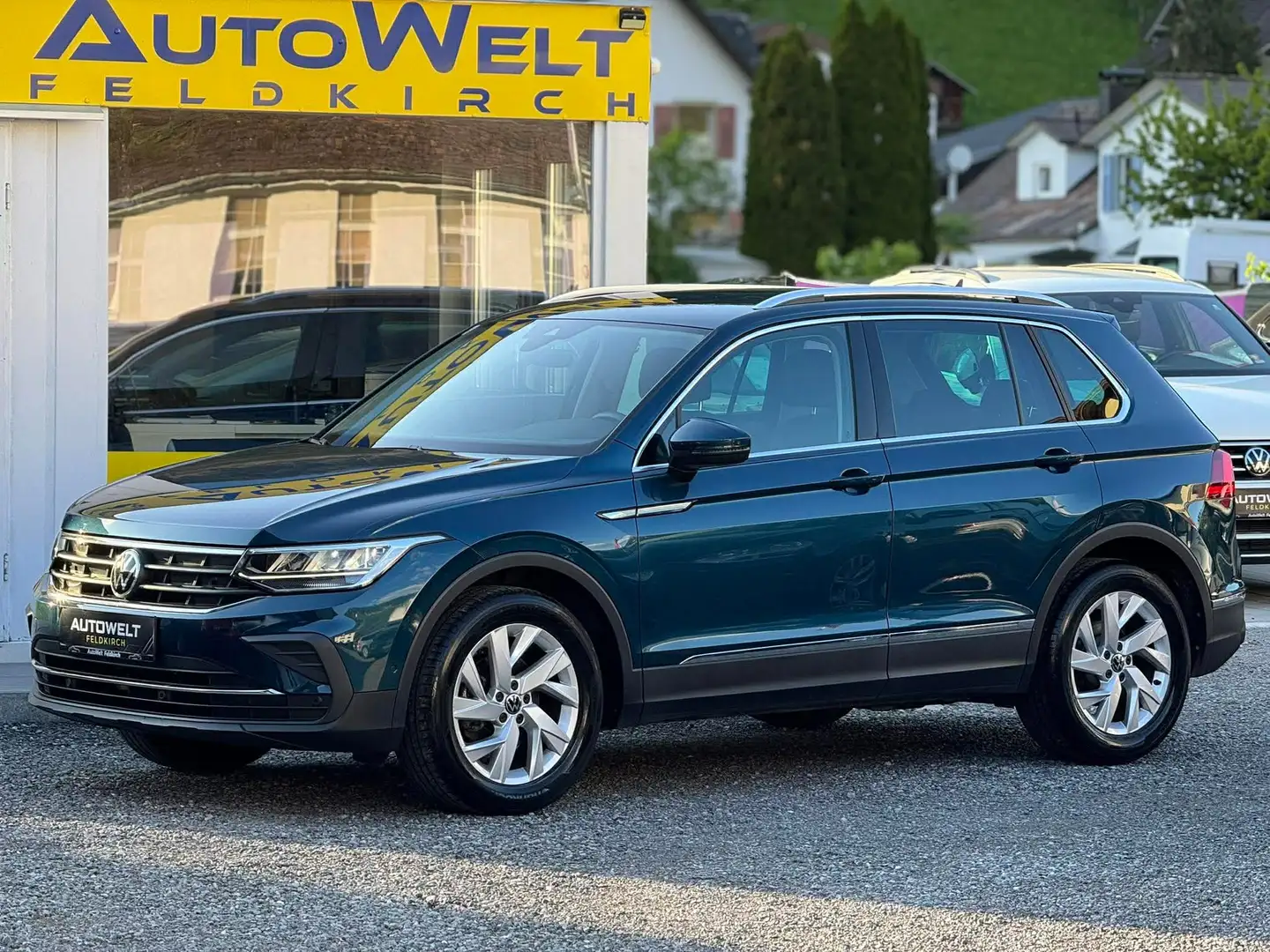 Volkswagen Tiguan Life TSI 1,5 SUV *CARPLAY *SZH *RFK *FACELIFT Blau - 1
