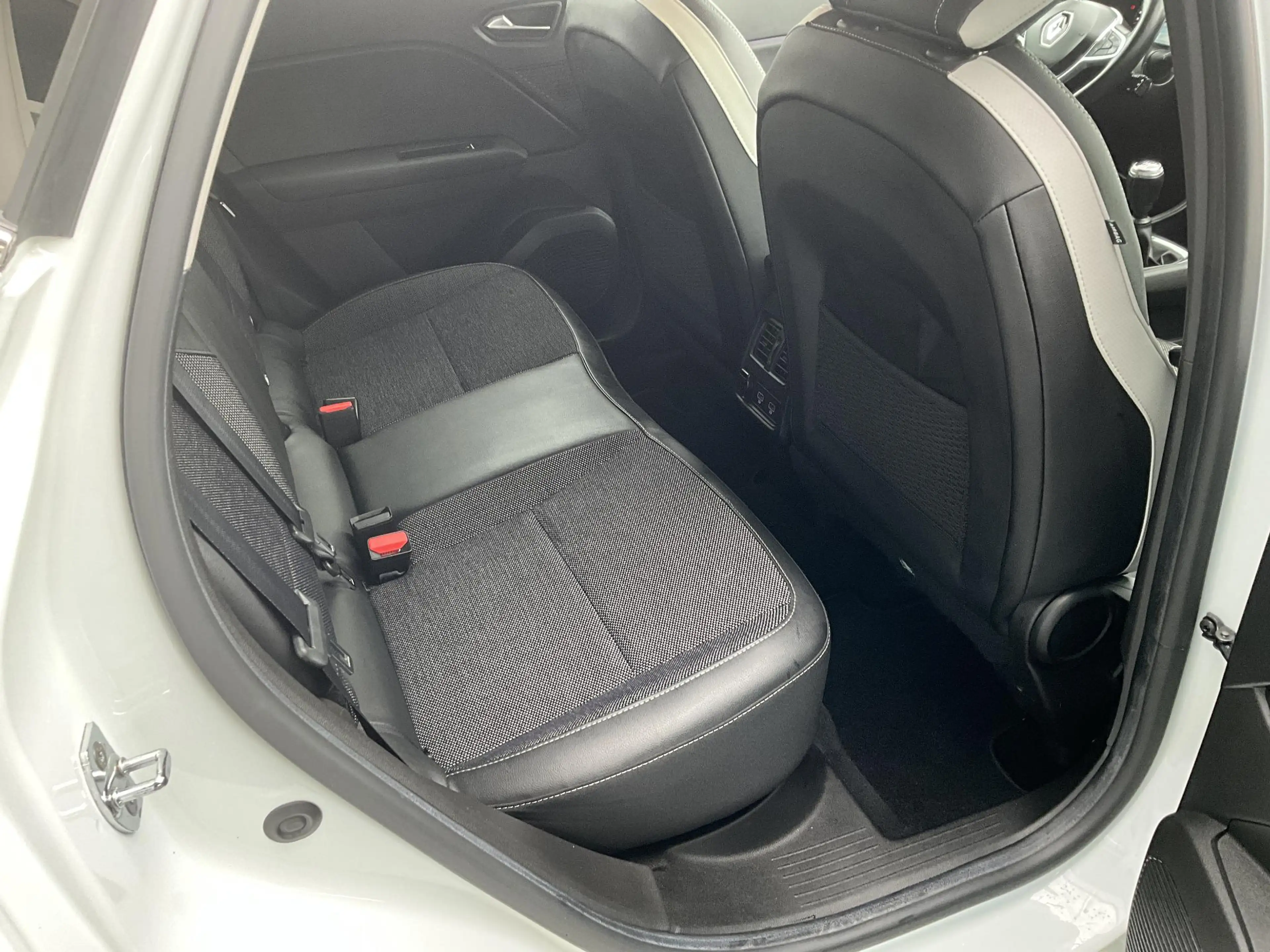 Renault Captur 1.0 TCe 90 techno — photo 15