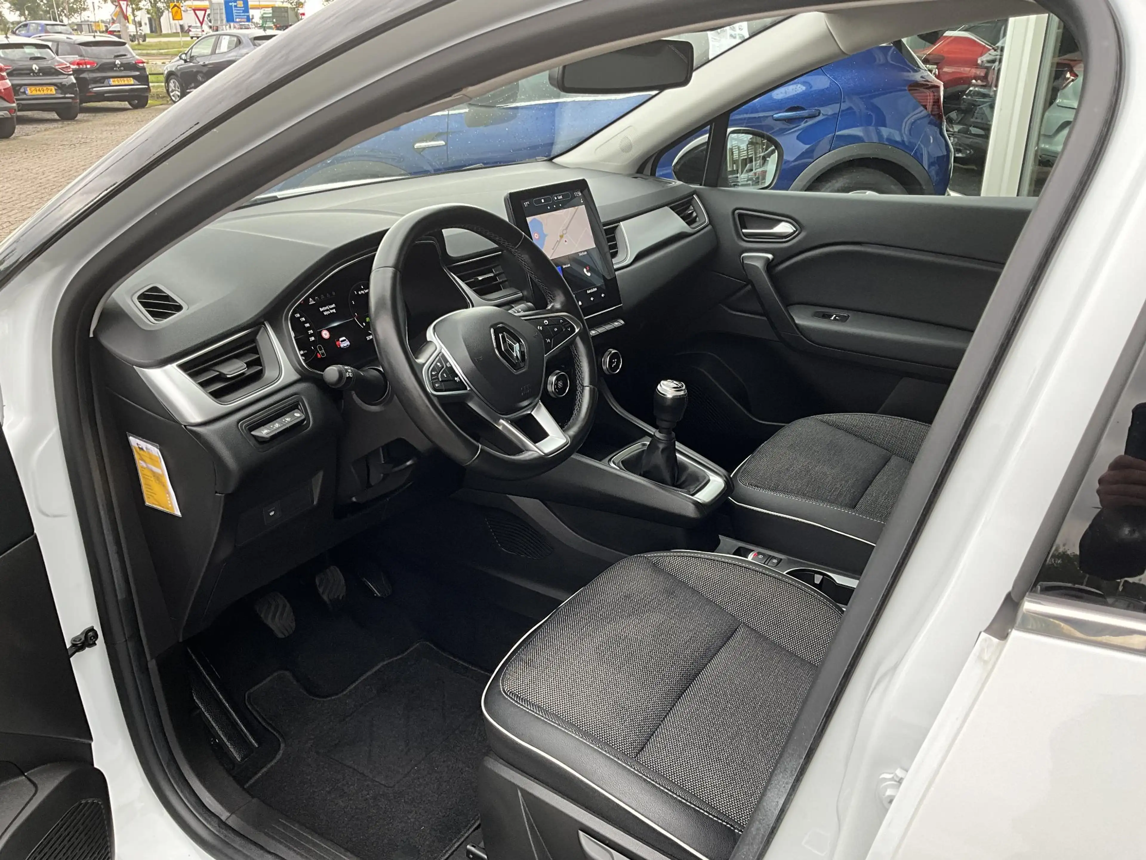 Renault Captur 1.0 TCe 90 techno — photo 8