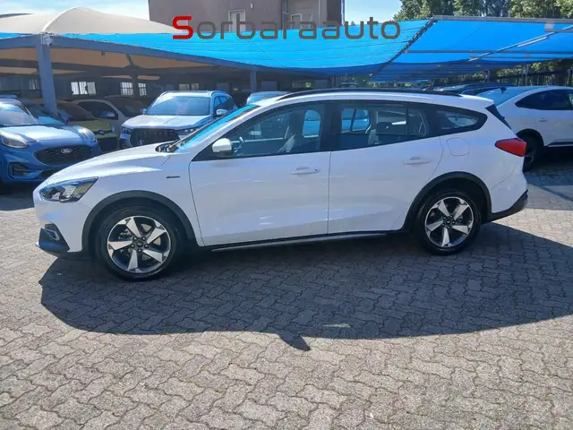 Ford Focus view 3