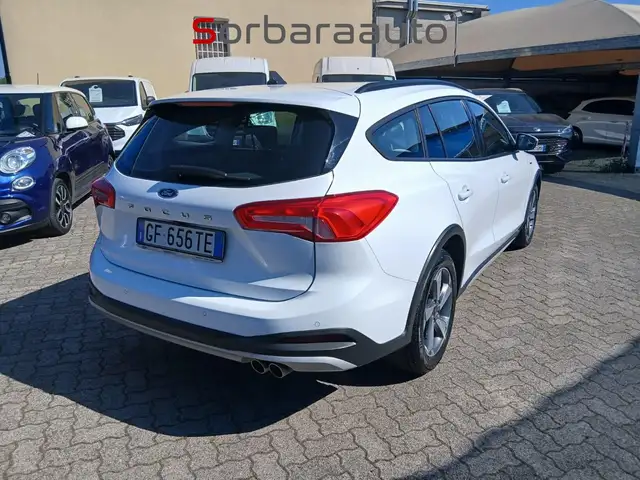 Ford Focus view 6