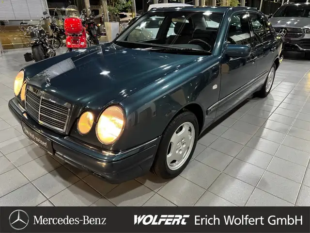 Mercedes-Benz E 240 Elegance aus privatem Nachlass gepflegter Zustand!