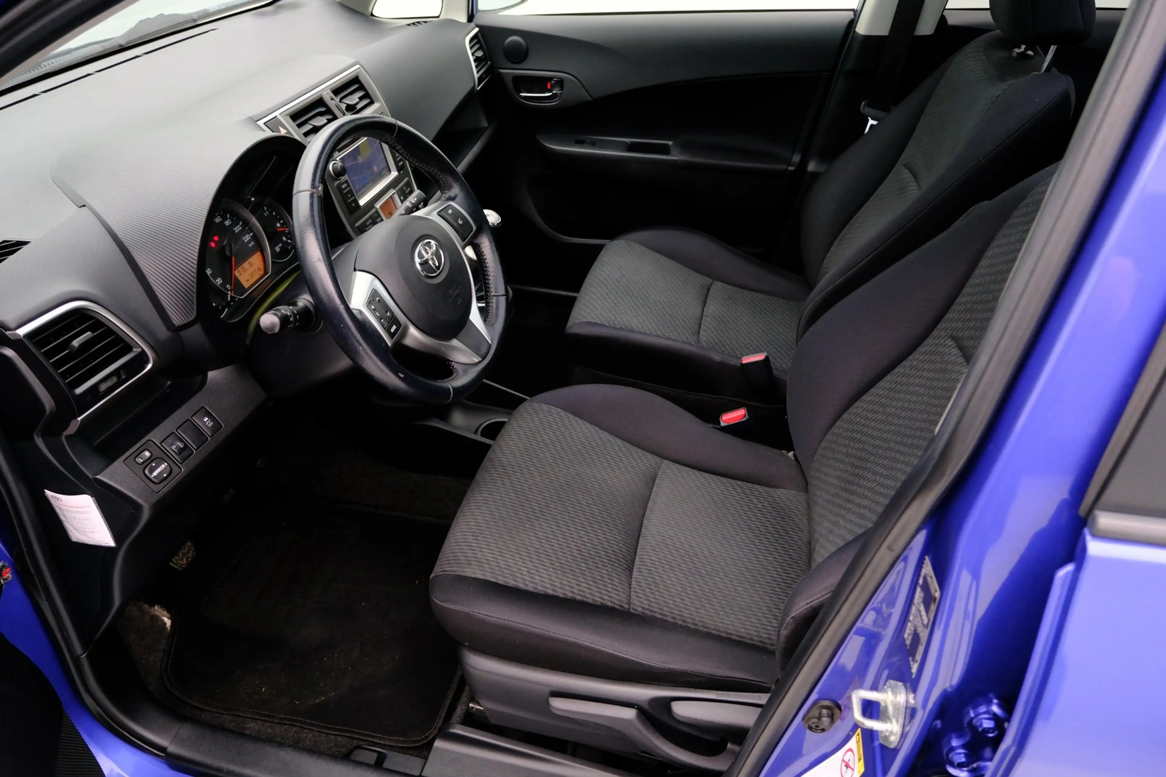 Toyota Verso-S 1.3 VVT-i Aspiration Pano|Navi|Clima|Cam|LMV — photo 2