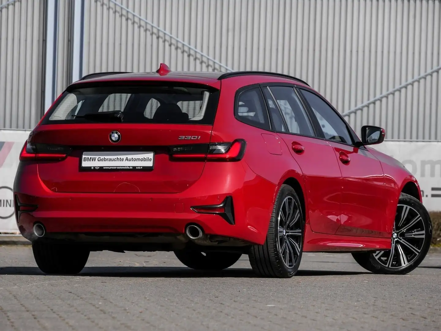 BMW 330 i ADVANTAGE+PANO+AHK+SHZ+LED Rood - 2