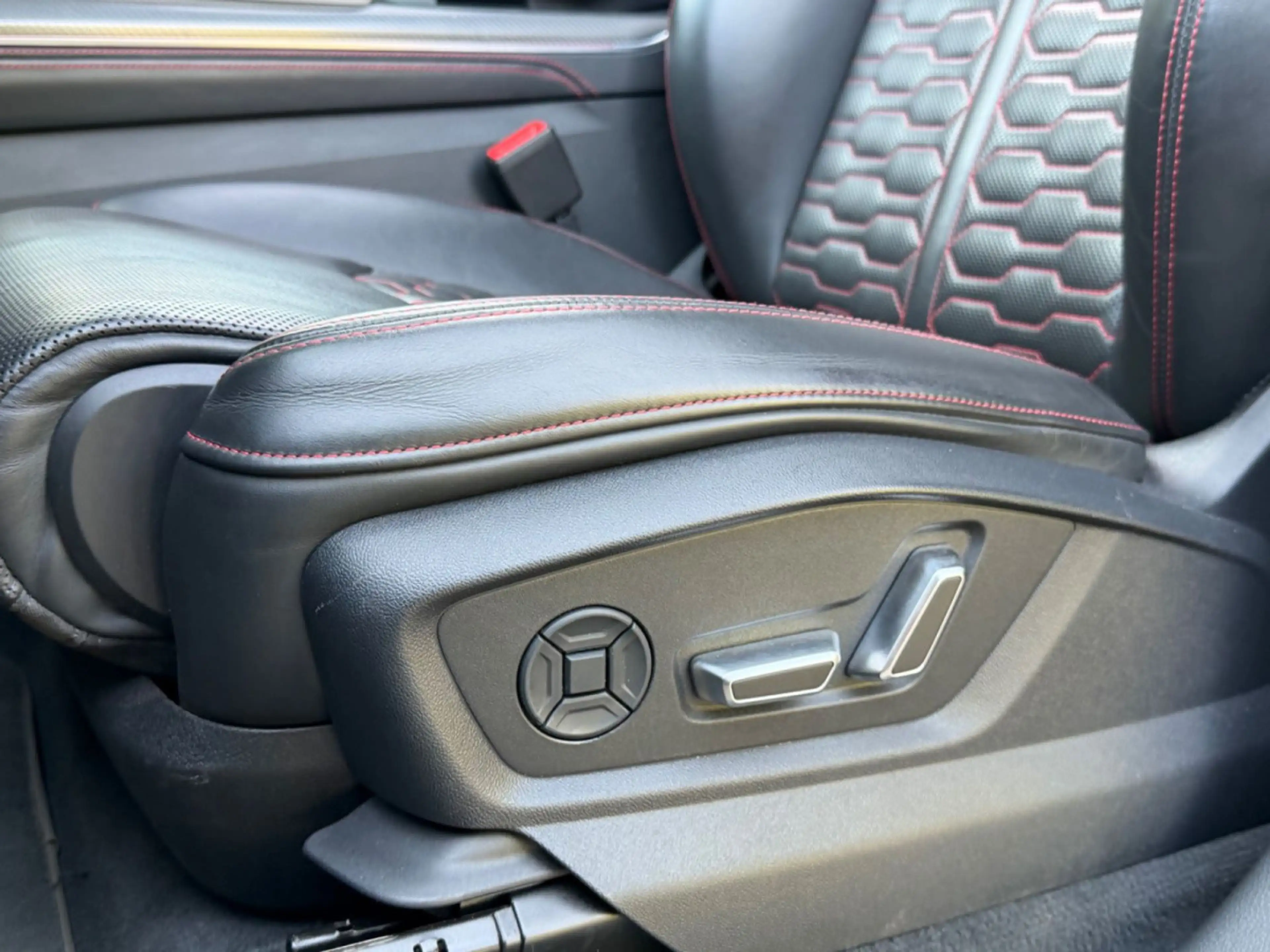 Audi RS Q8 performance 4.0 TFSI quattro — photo 11