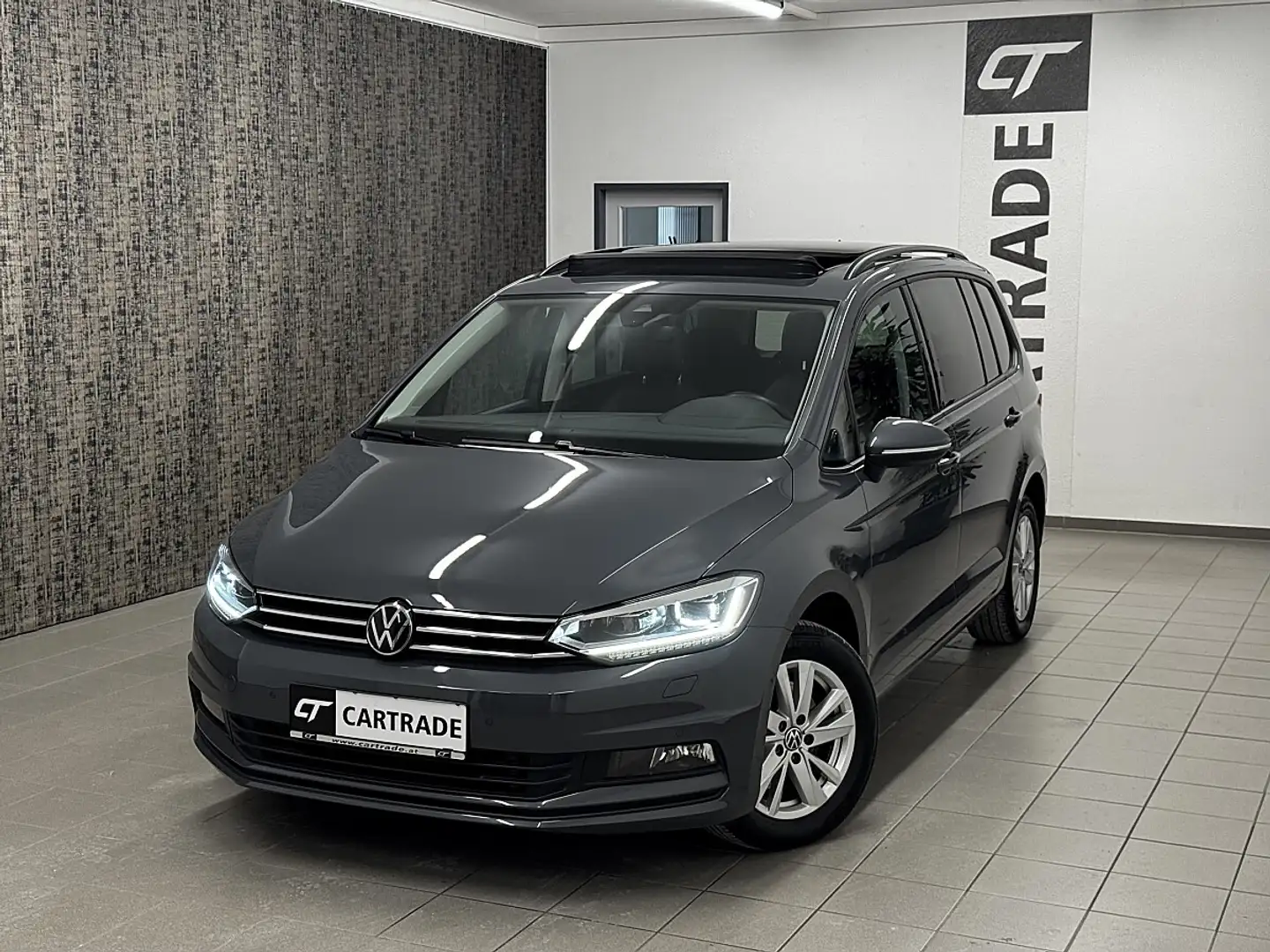 Volkswagen Touran Sky 2,0 SCR TDI DSG / LED/ VIRTUAL/ PANORAMAD./... Grau - 2