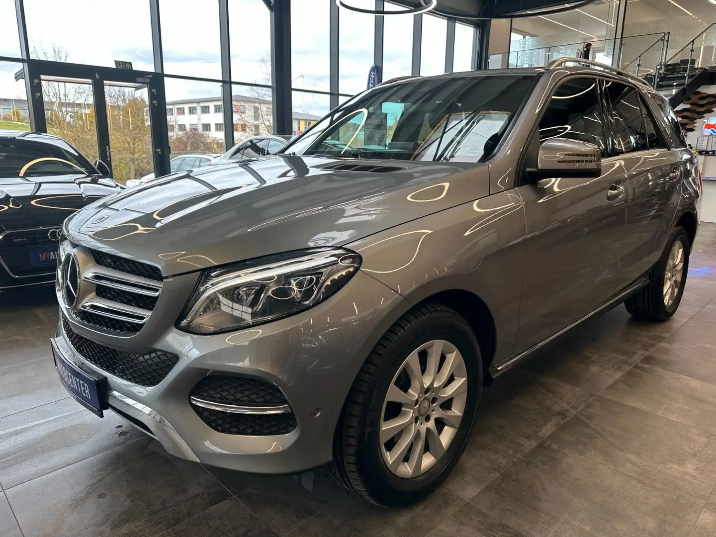 Mercedes-Benz GLE 350 d 4Matic*2.. Hand*AMG-Line*LED*AHK*Klima Argent - 2