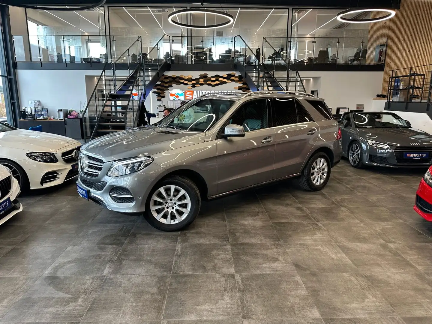Mercedes-Benz GLE 350 d 4Matic*2.. Hand*AMG-Line*LED*AHK*Klima Argent - 1