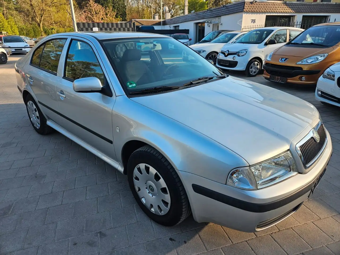 Skoda Octavia Lim. Tour Silber - 1