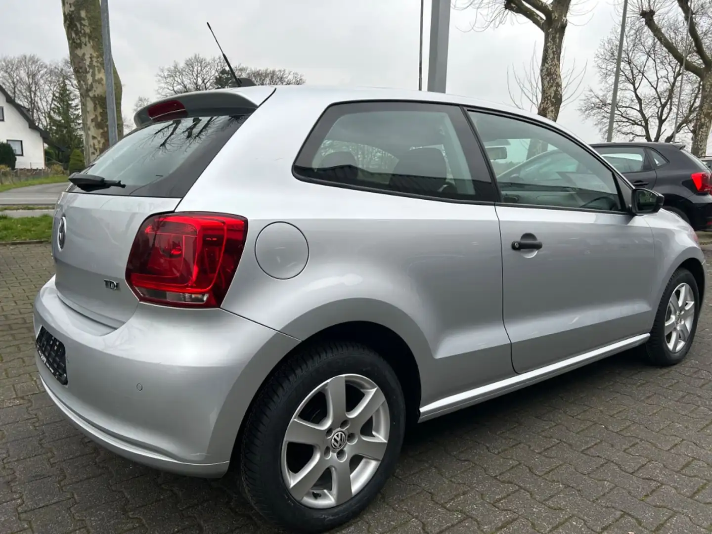 Volkswagen Polo V Navi/Klima/Tempomat/PDC/Sitzheizung Silber - 2