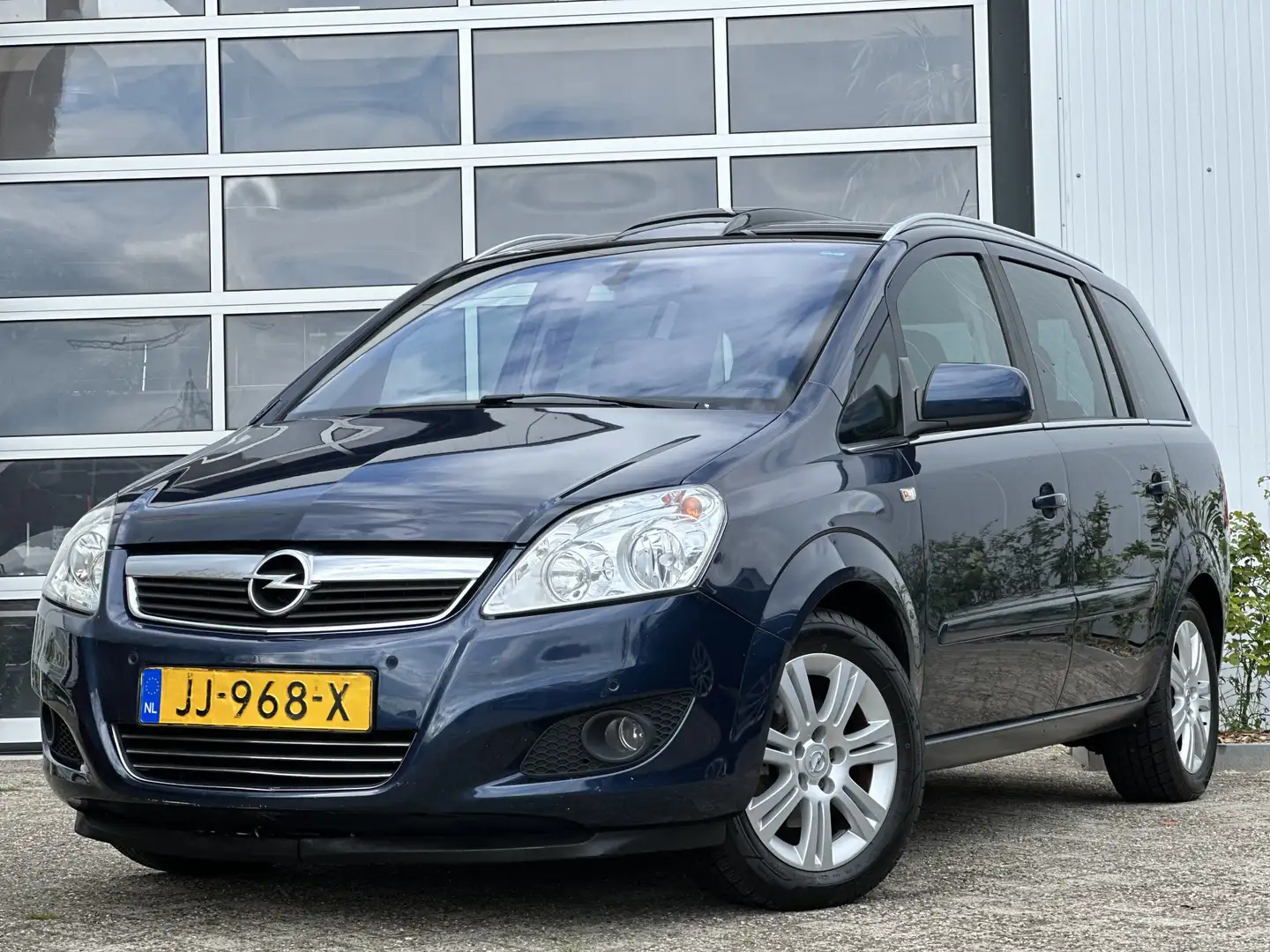 Opel Zafira 1.6 Cosmo 116pk | 7-Persoons | Bluetooth | Cruise Blauw - 1