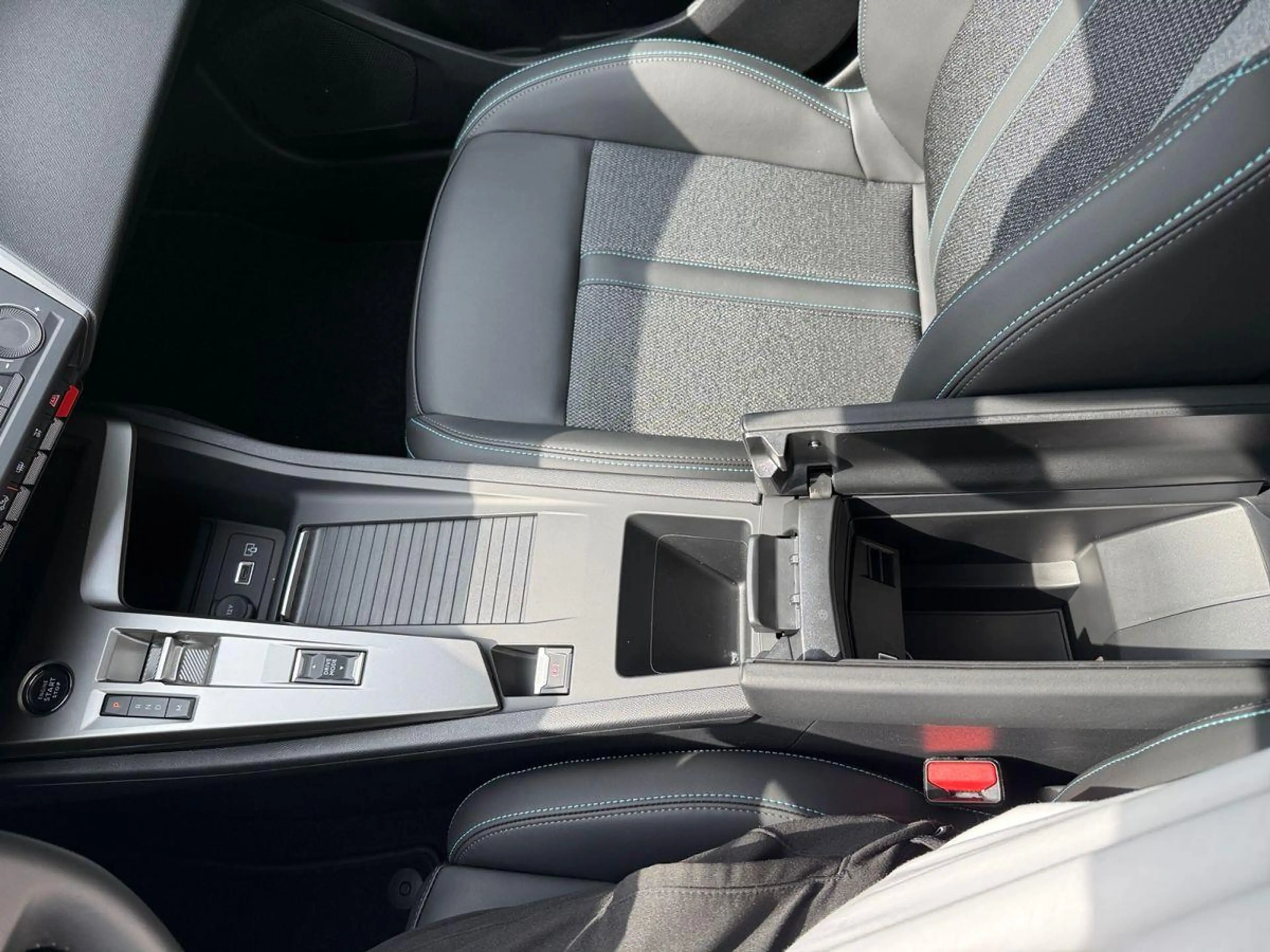Peugeot 408 Hybrid 145 Allure CARPLAY*TEILLEDER*LM — photo 9