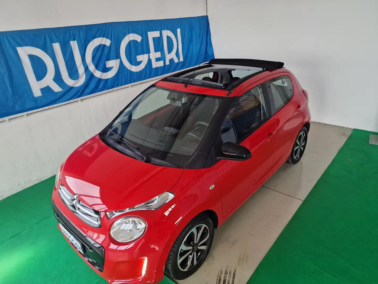 Citroen C1 C1 Airscape 1.0 VTi 68 S&S 5p. Shine Rood - 2