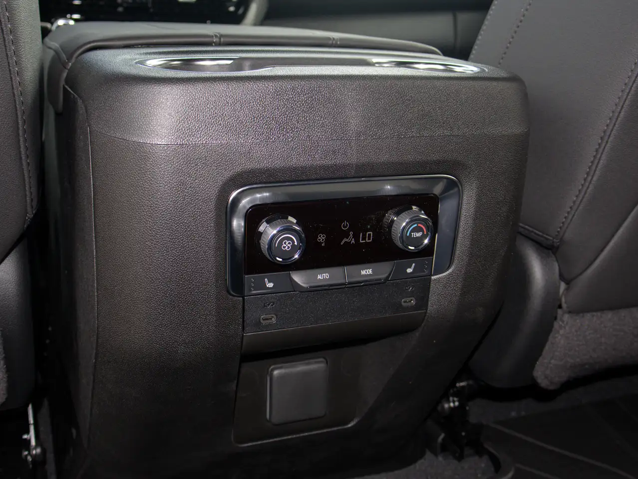 Chevrolet Tahoe снимка Chevrolet Tahoe