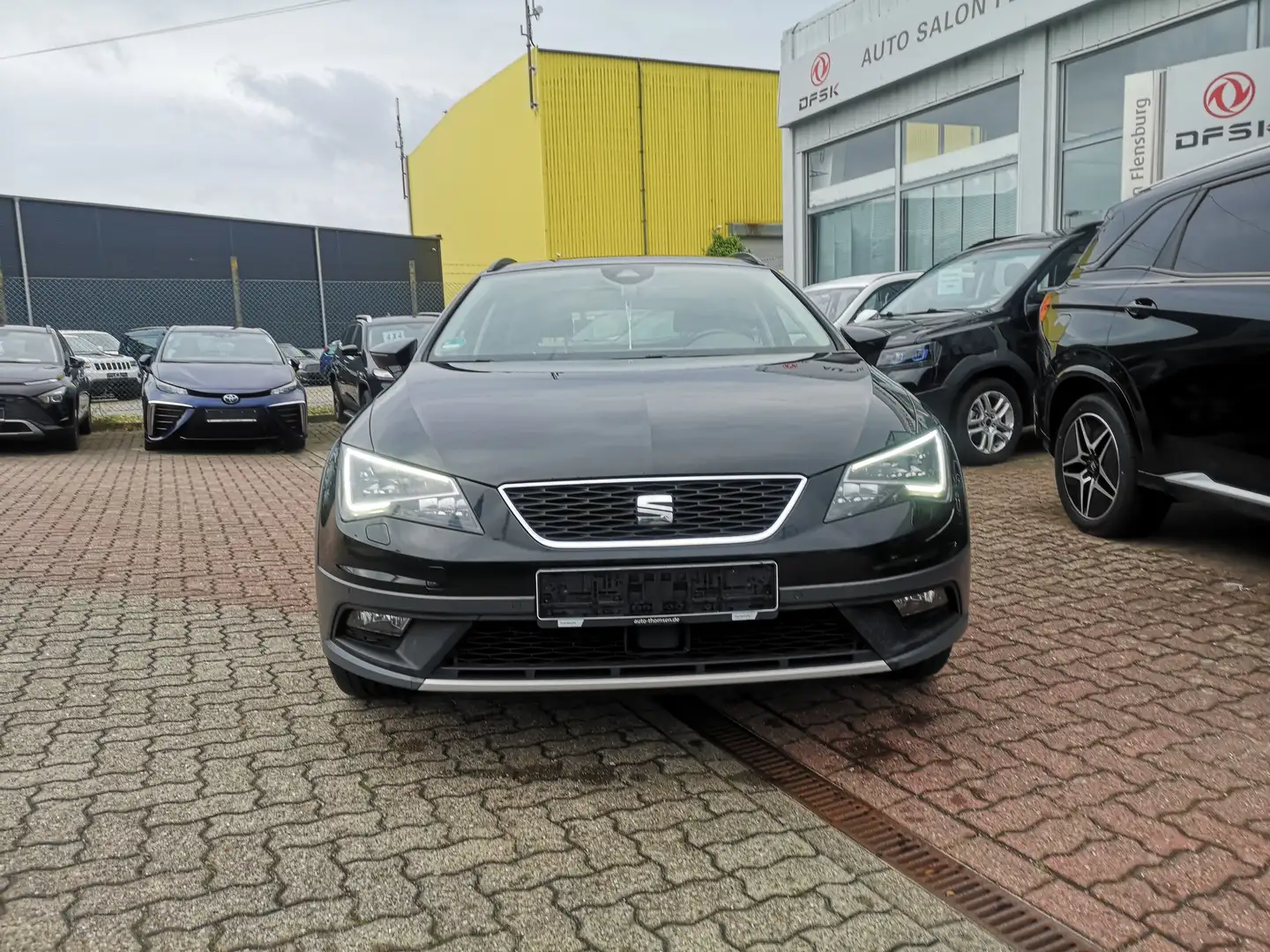 SEAT Leon X-Perience 4Drive* Automatik*AHK*TÜV 11.2026 Schwarz - 2