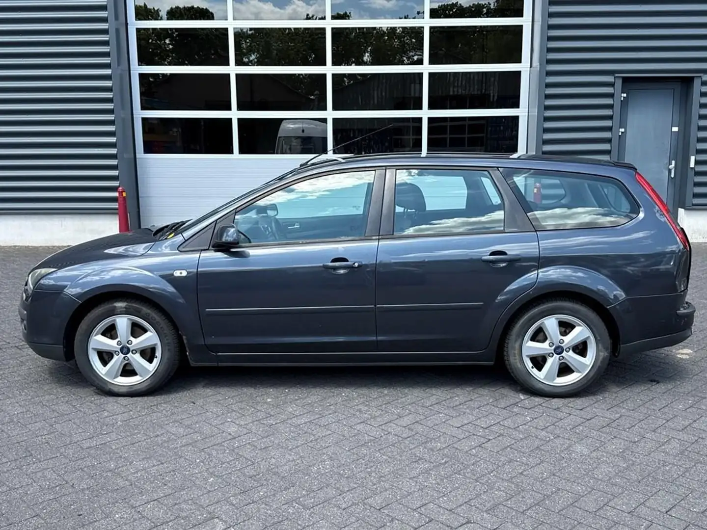Ford Focus Wagon 1.6-16V Futura , Airco , Cruise control , Na Grijs - 2