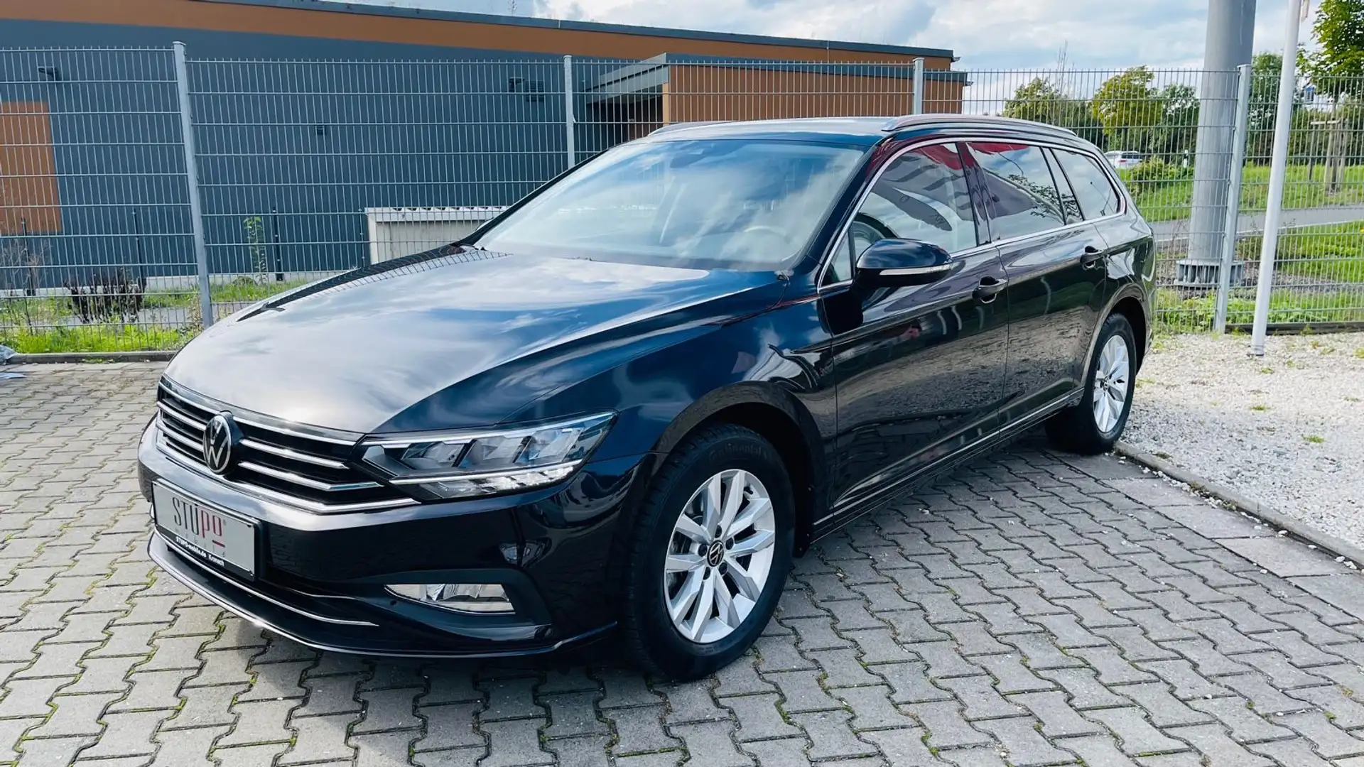 Volkswagen Passat Variant Business 2.0TDI DSG Schwarz - 1
