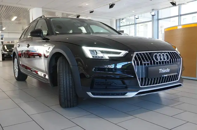 Audi A4 view 4