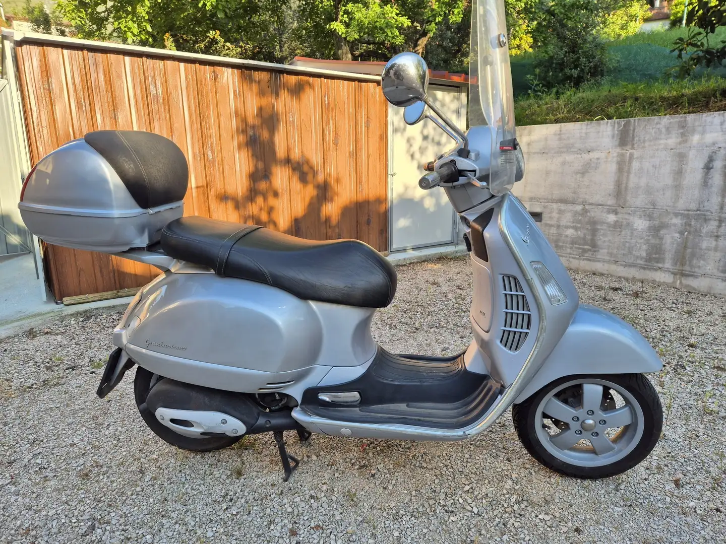 Vespa 125 GT Gris - 1
