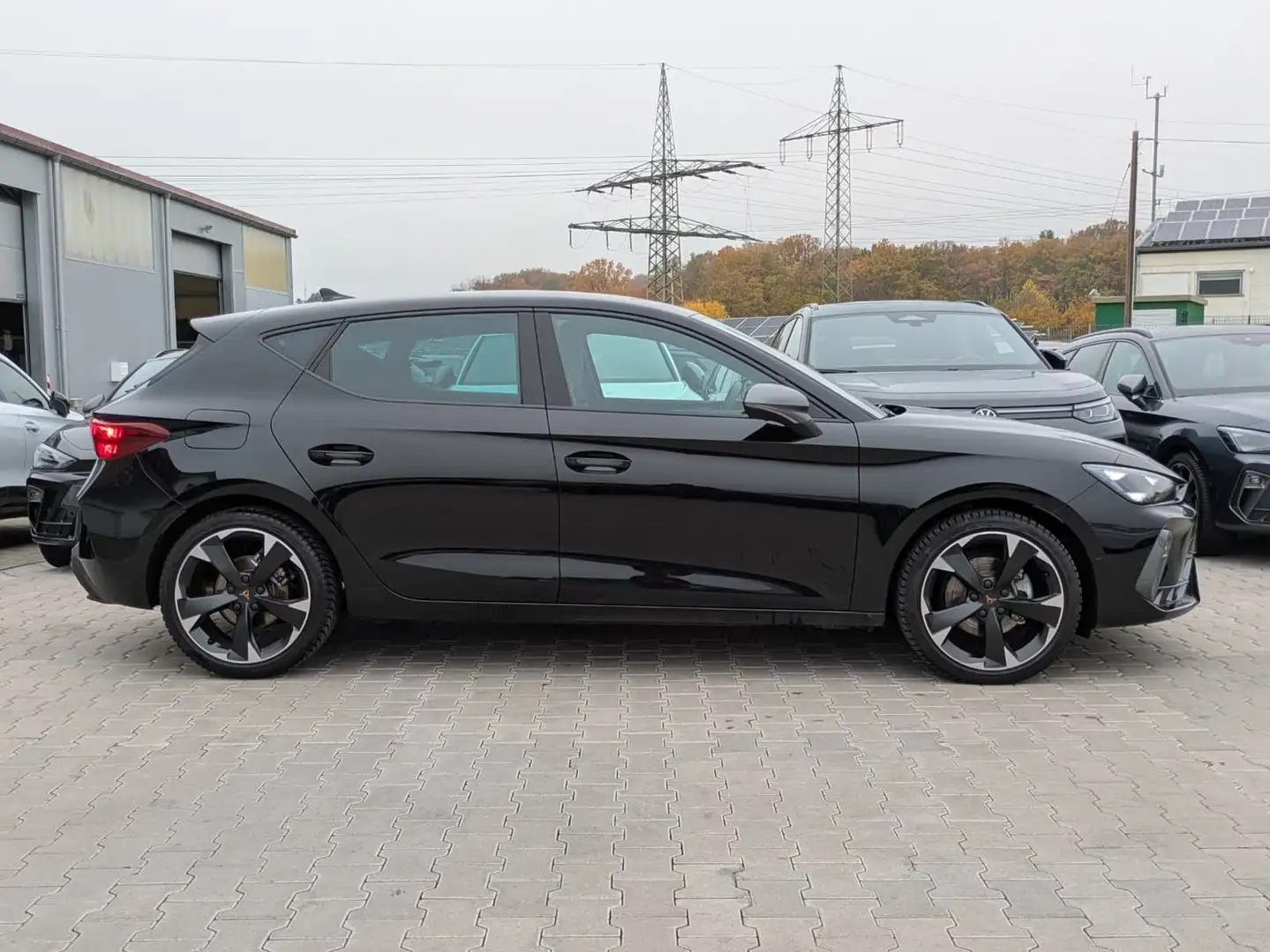 CUPRA Leon 1.5 eTSI EDGE DSG*ACC*KAM*18"5JGARANTIE Schwarz - 2