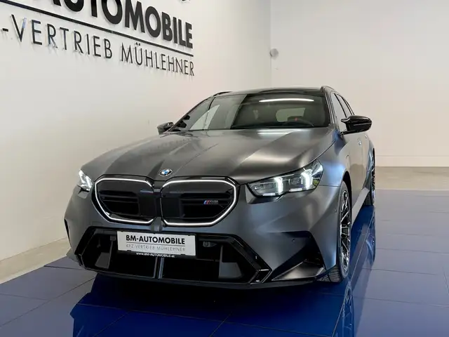 BMW M5 Touring,FrozenMatt,AHK,Panorama,B&W,Leasing,neu Ansicht 3