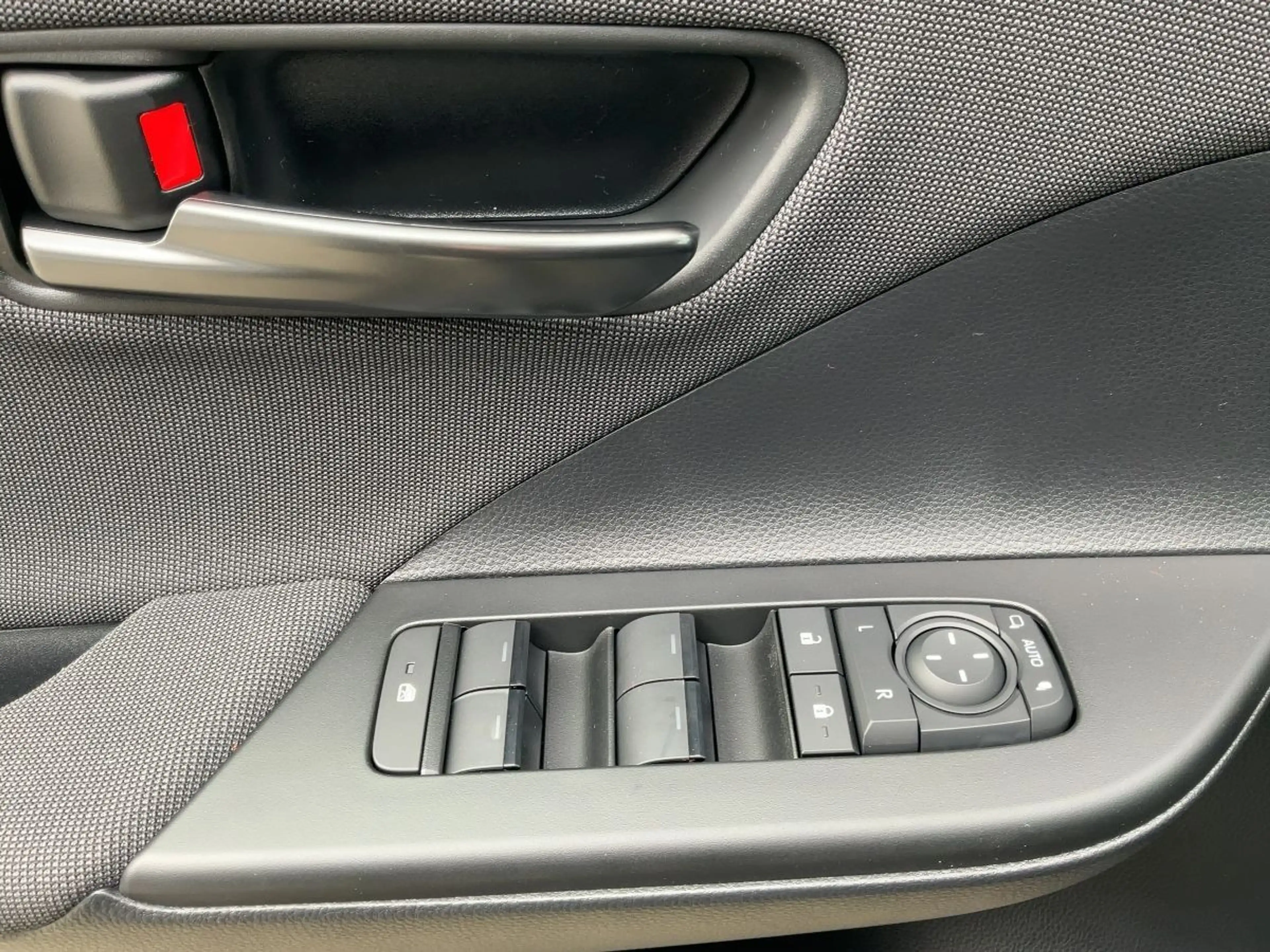 Toyota C-HR Teamplayer Plug-In inkl. Technik Paket — photo 17