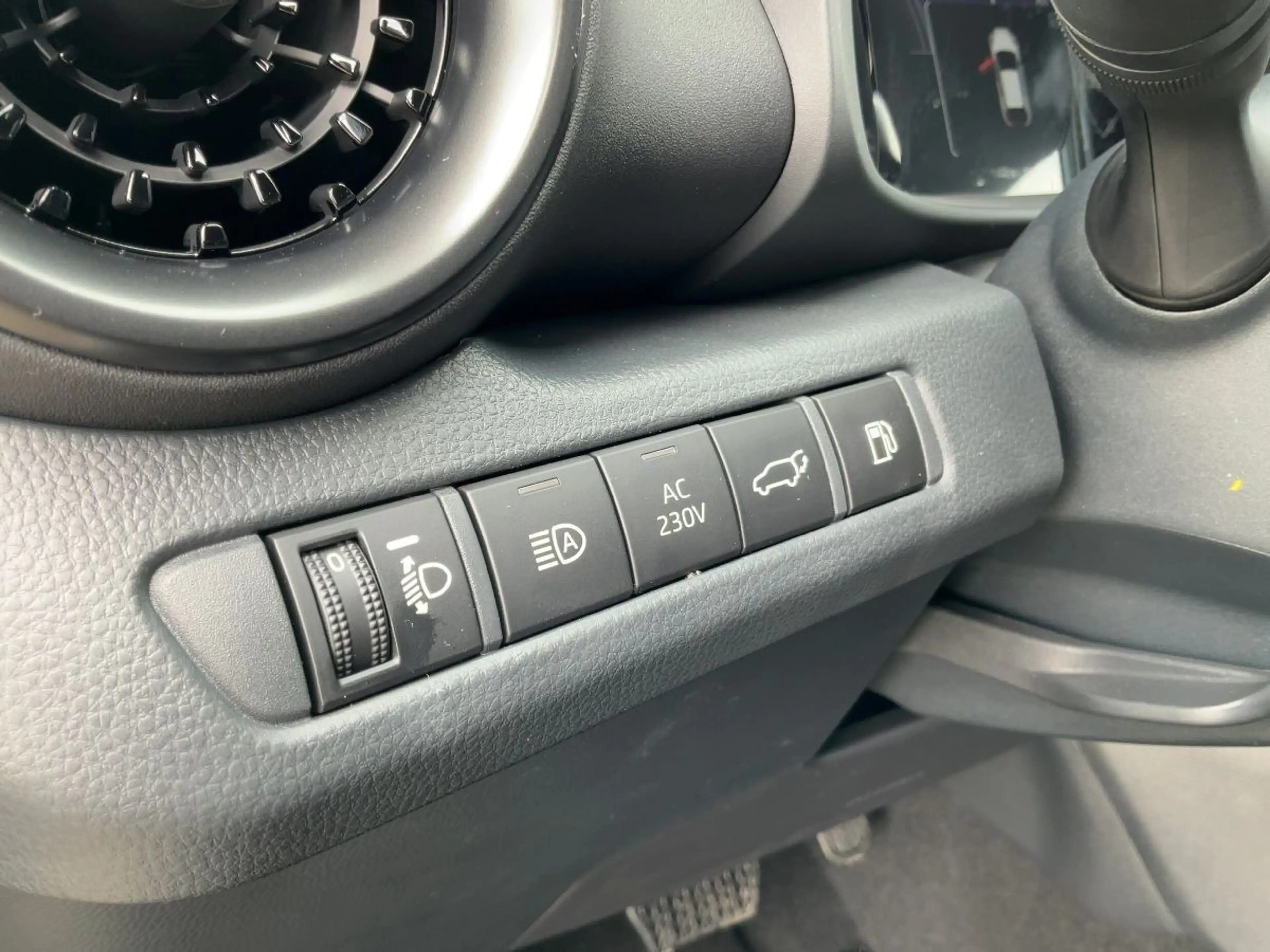 Toyota C-HR Teamplayer Plug-In inkl. Technik Paket — photo 18
