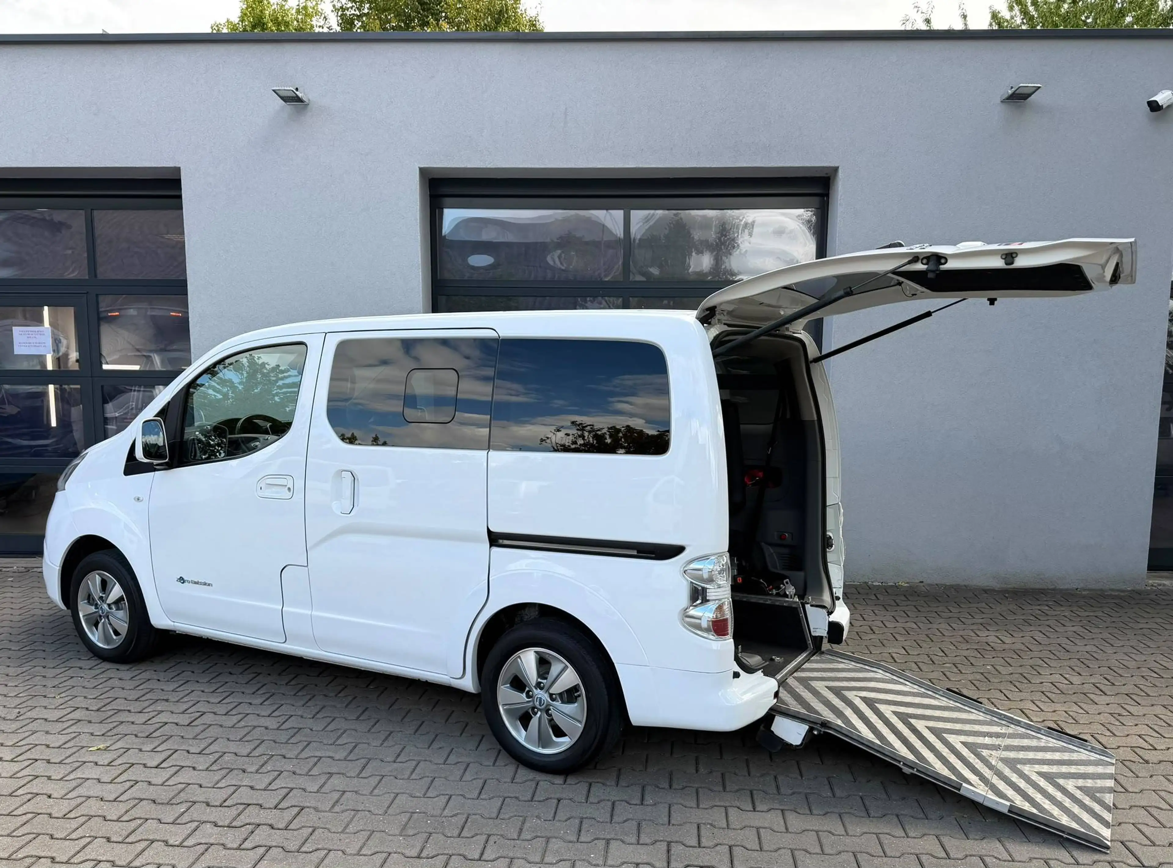 Nissan E-NV200 ELEKTRO Behindertengerecht Rollstuhlrampe — photo 3