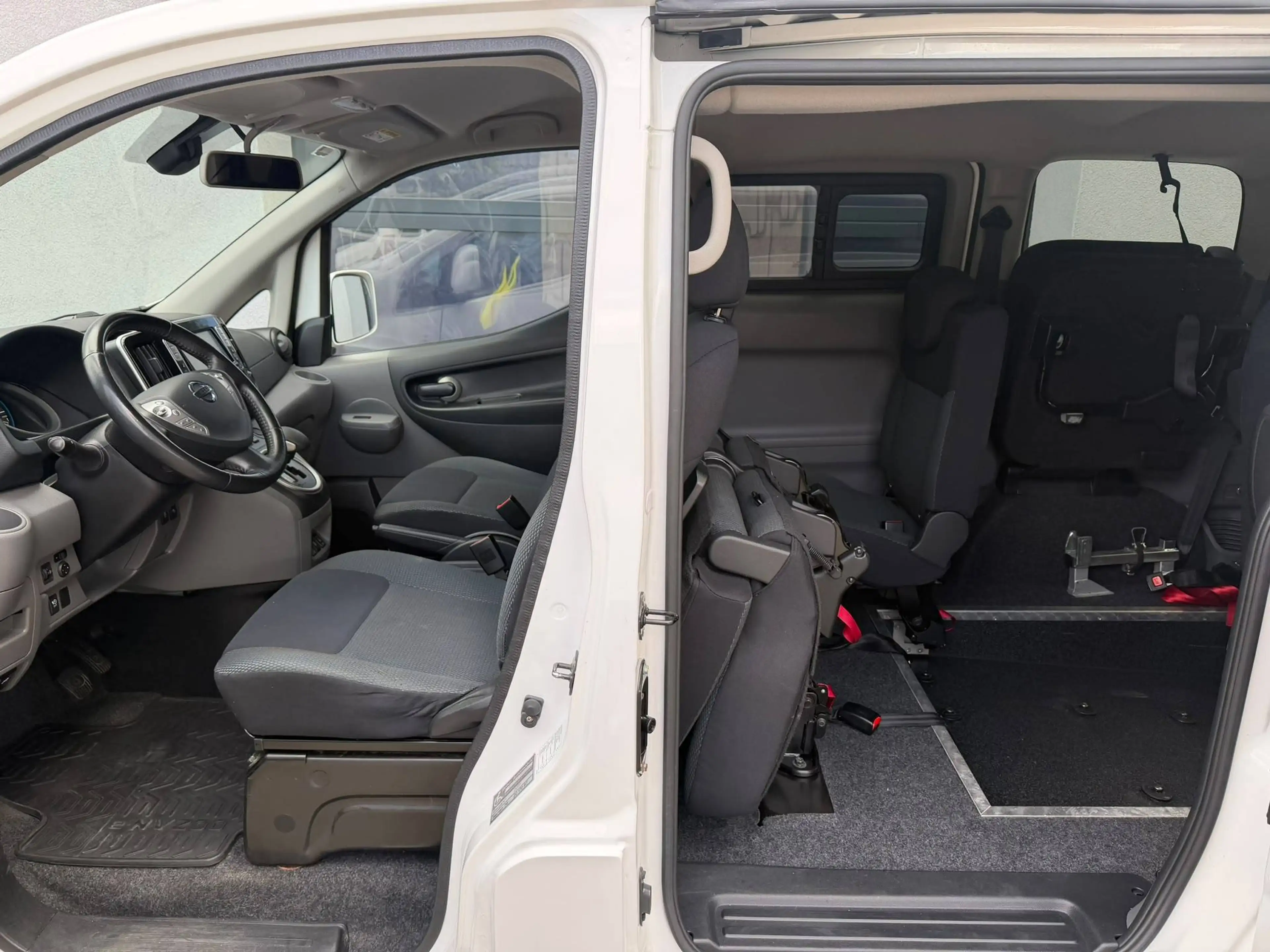 Nissan E-NV200 ELEKTRO Behindertengerecht Rollstuhlrampe — photo 13