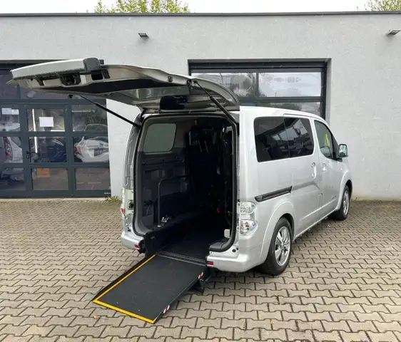 Nissan E-NV200 ELEKTRO Behindertengerecht Rollstuhlrampe