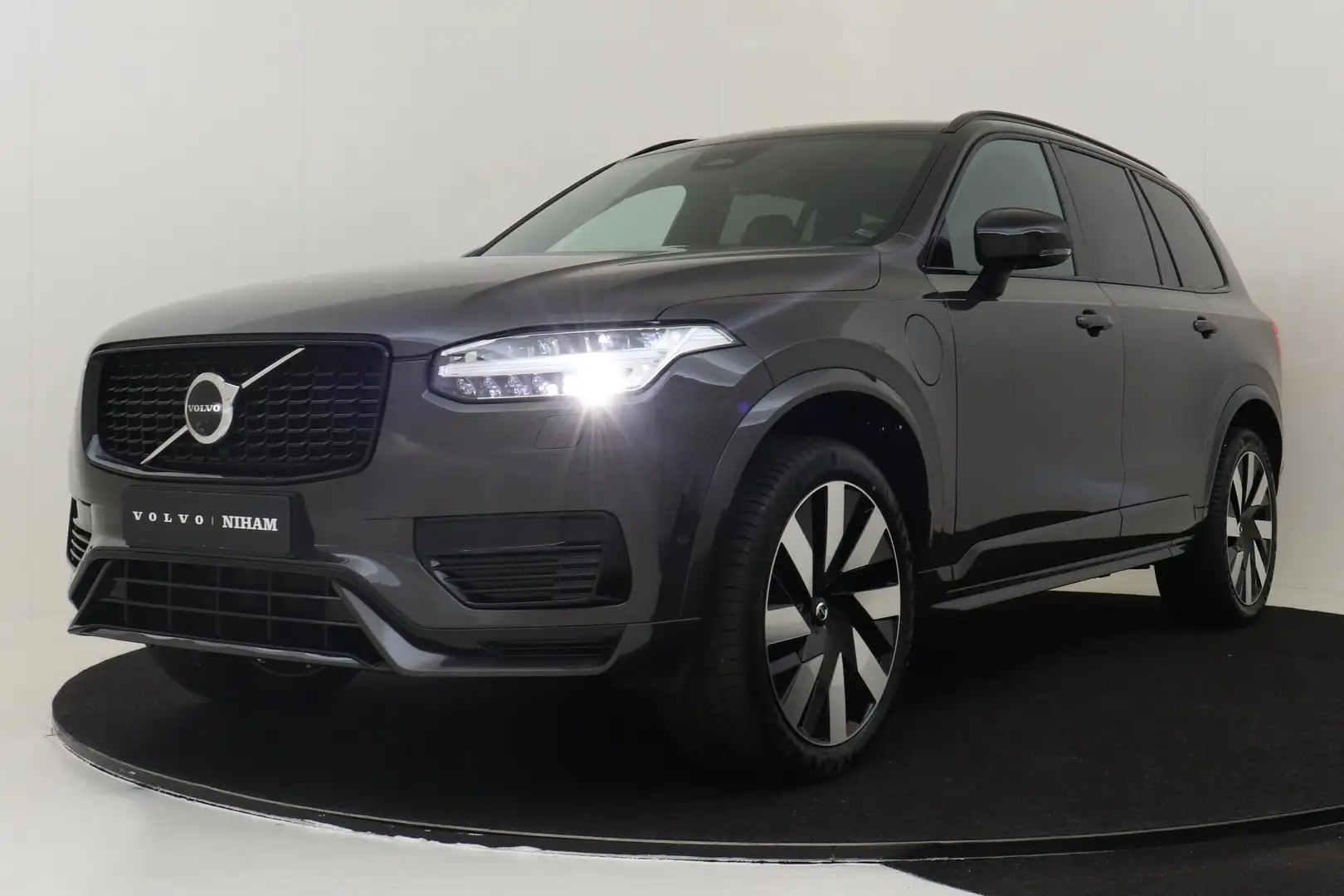 Volvo XC90 T8 RECHARGE AWD ULTIMATE DARK -PANO.DAK|360°CAM|BO Grijs - 1