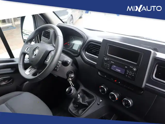 Renault Master view 11