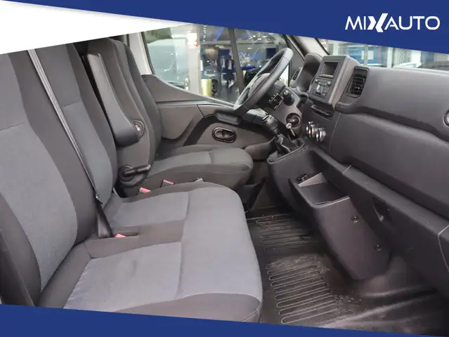 Renault Master view 13