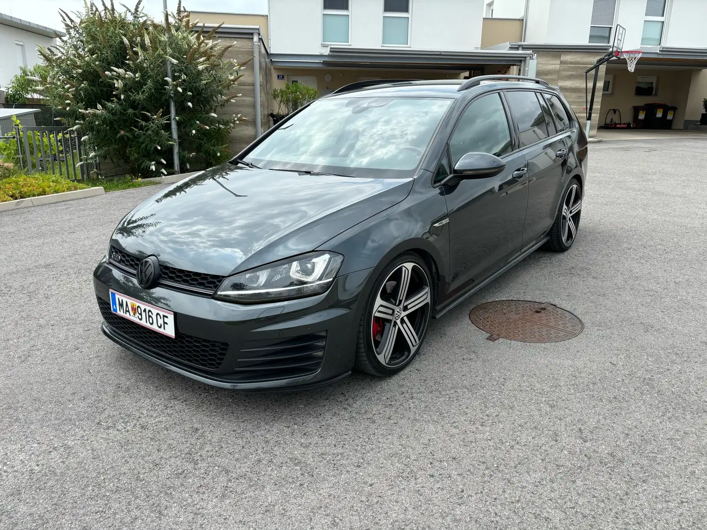 Volkswagen Golf GTD Variant BlueMotion Technology - 2