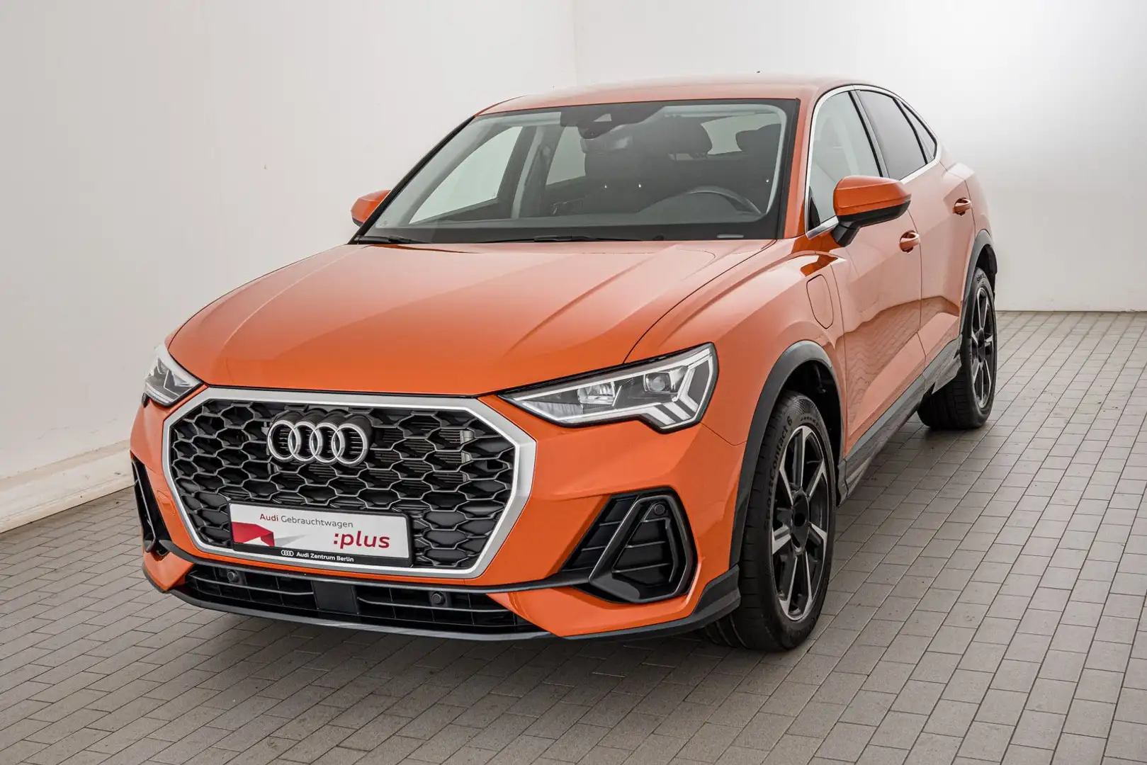Audi Q3 45 TFSI e S tr. SITZHZG LED PDC Orange - 2