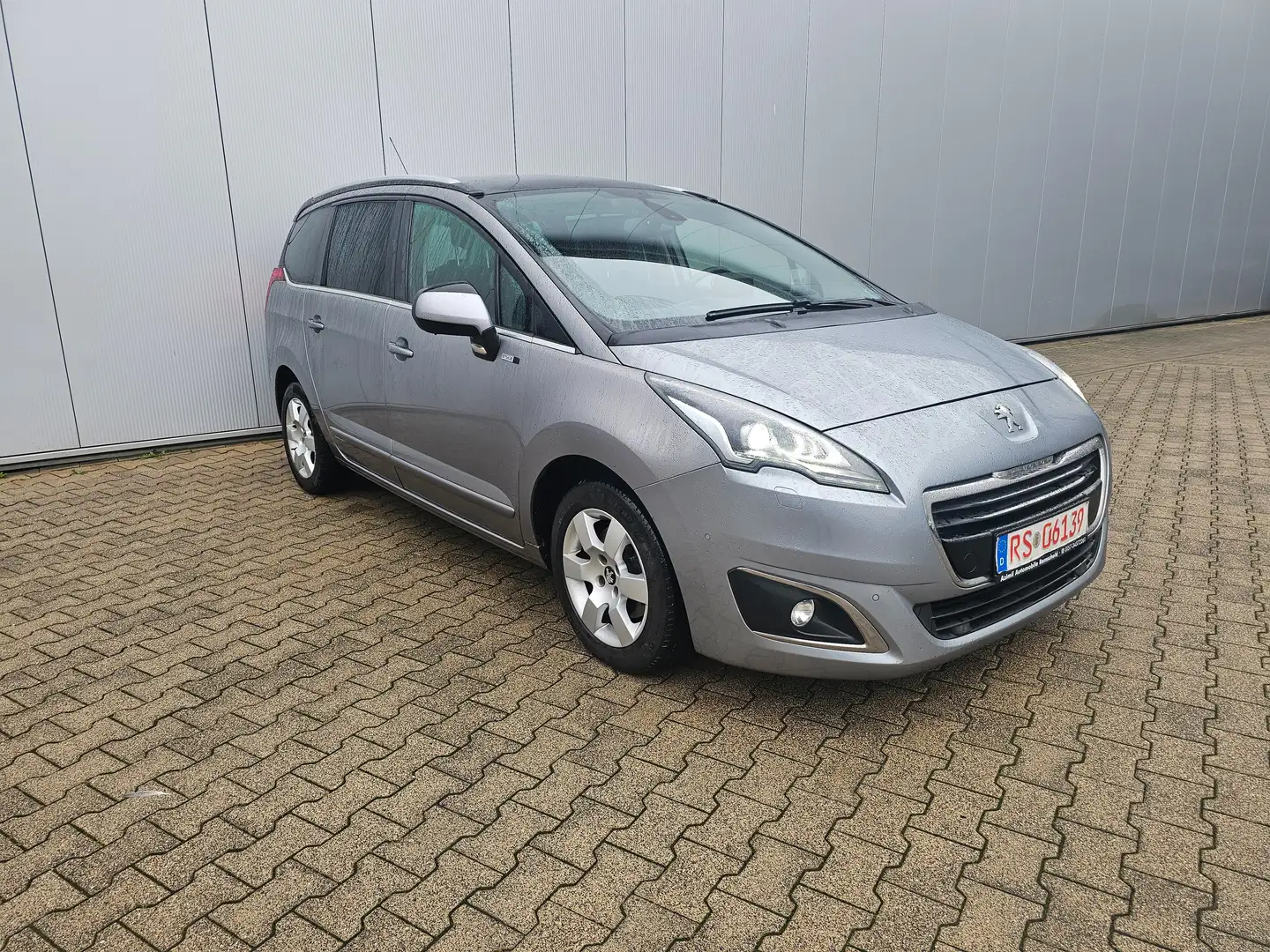 Peugeot 5008 HDI FAP 150 Style*1HAND/NAVI/KAMERA/7 SITZER/PANO* Grau - 1