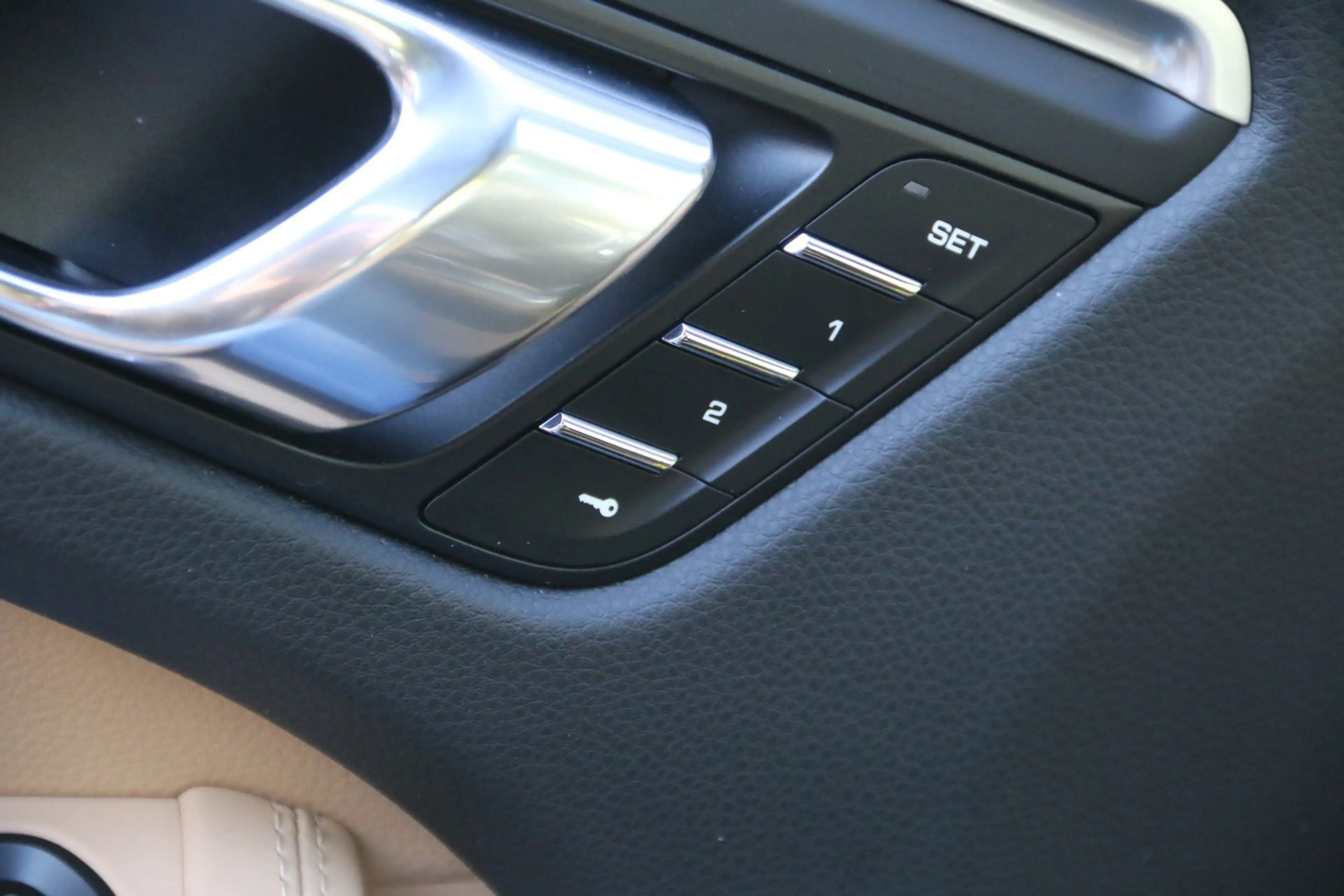 Porsche Macan 2.0 — photo 20