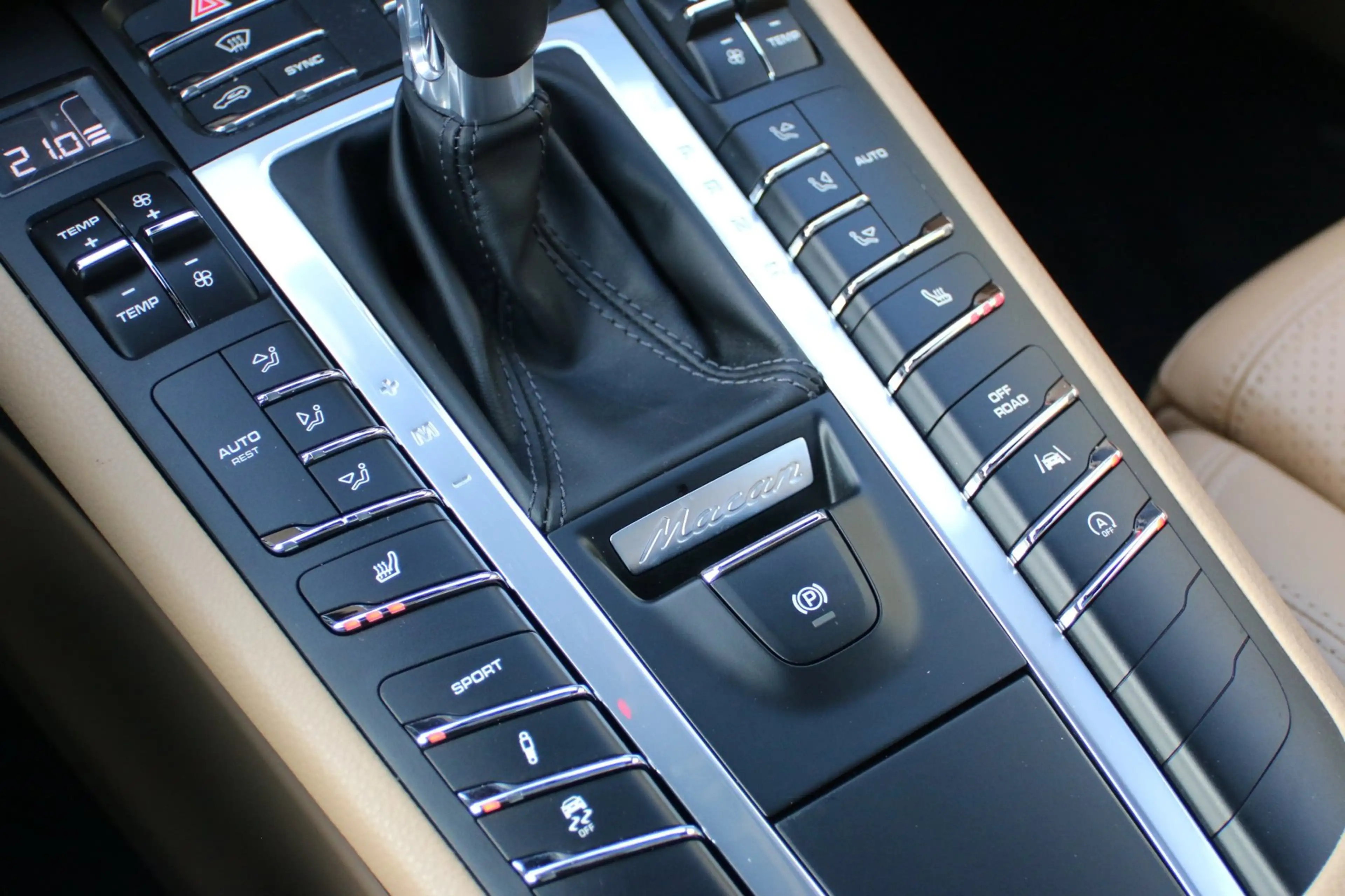 Porsche Macan 2.0 — photo 10