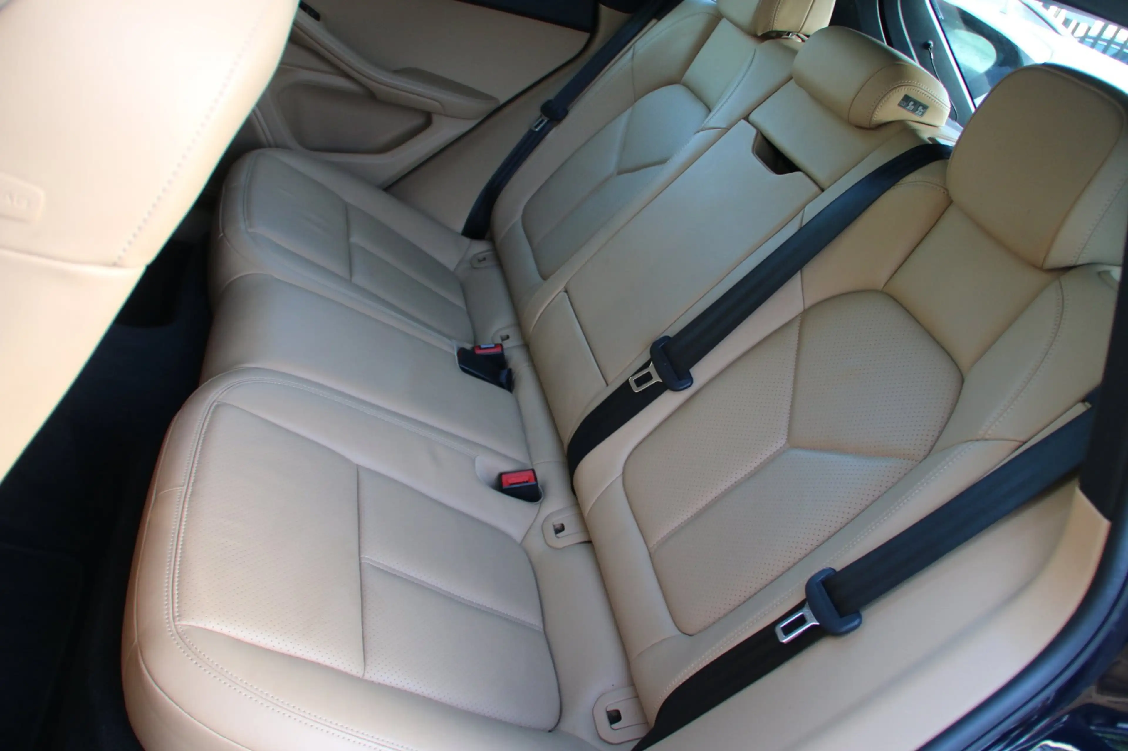 Porsche Macan 2.0 — photo 23