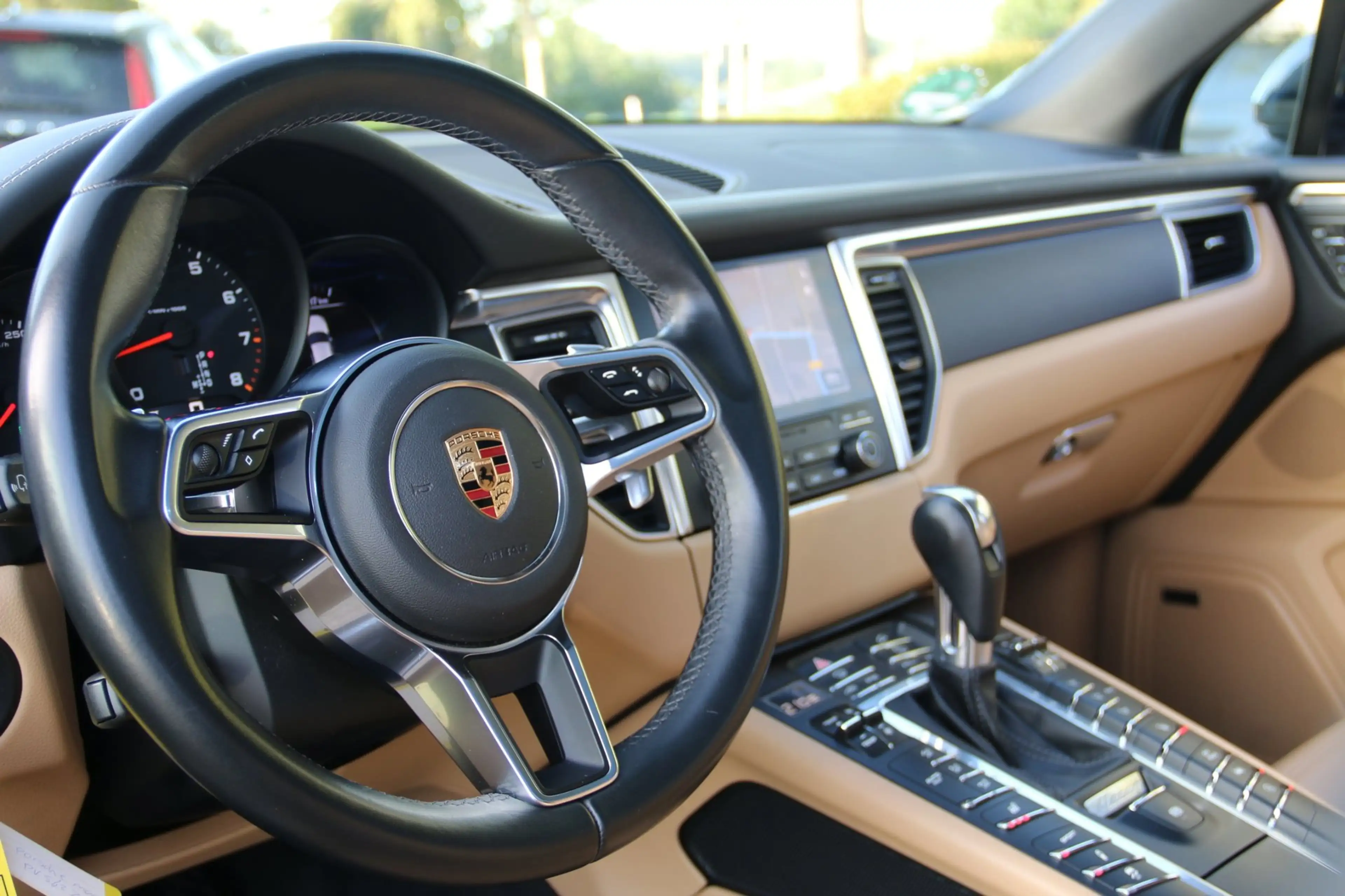 Porsche Macan 2.0 — photo 15