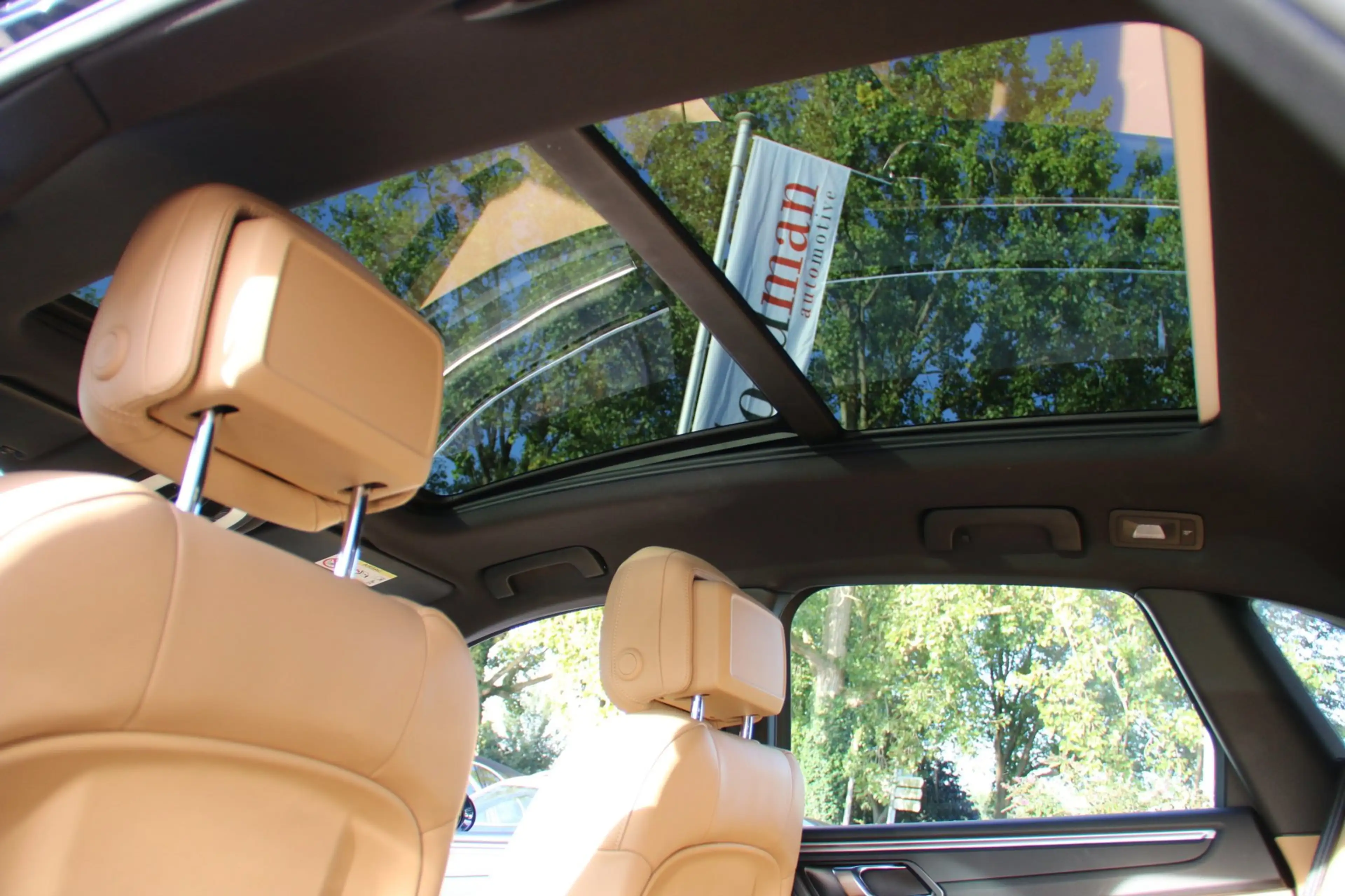 Porsche Macan 2.0 — photo 8