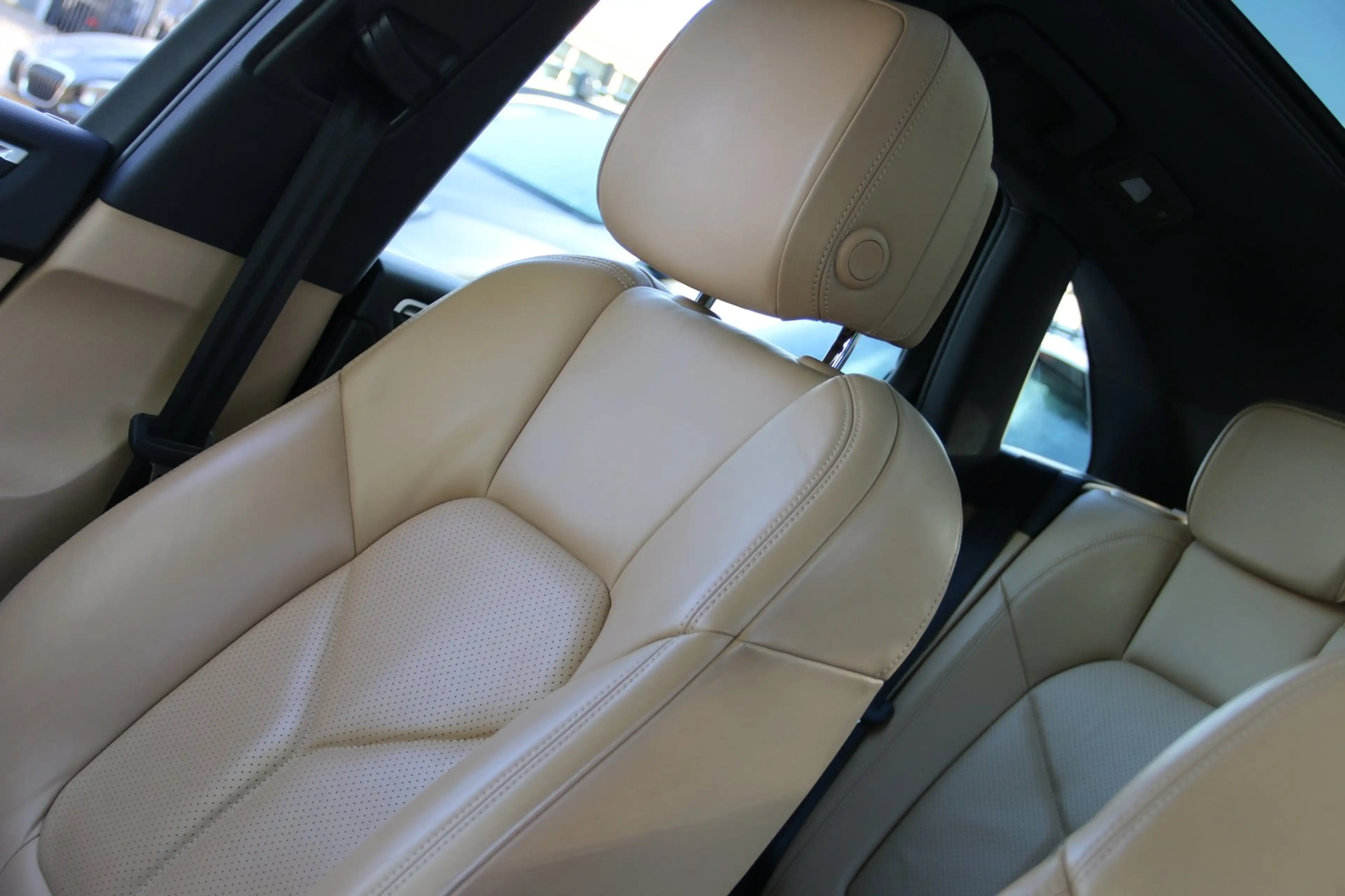 Porsche Macan 2.0 — photo 22