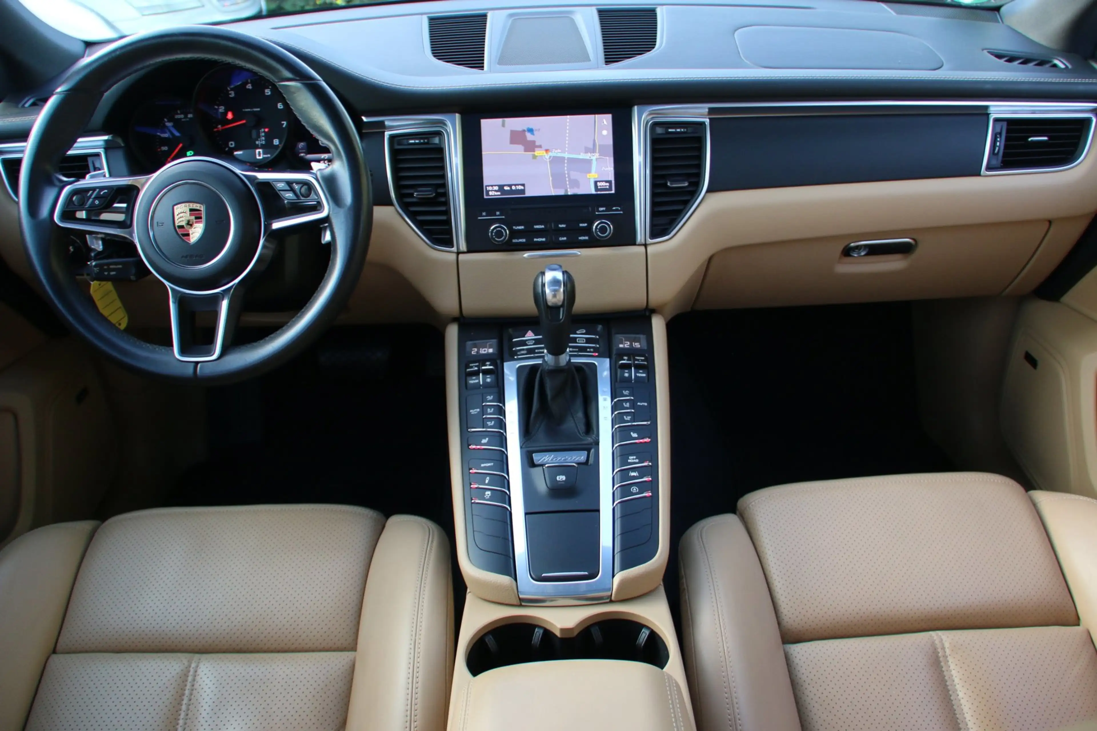 Porsche Macan 2.0 — photo 17