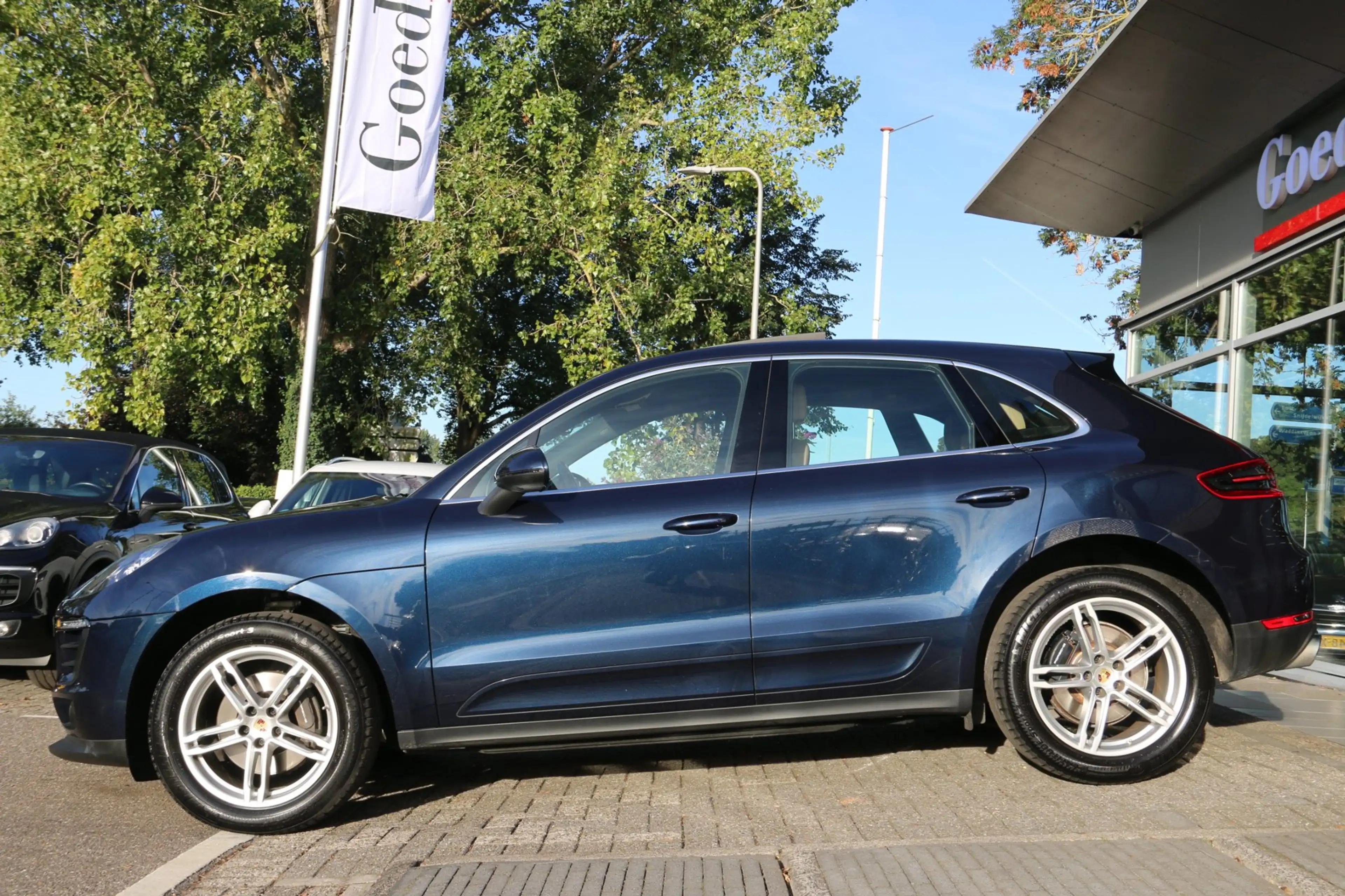 Porsche Macan 2.0 — photo 5